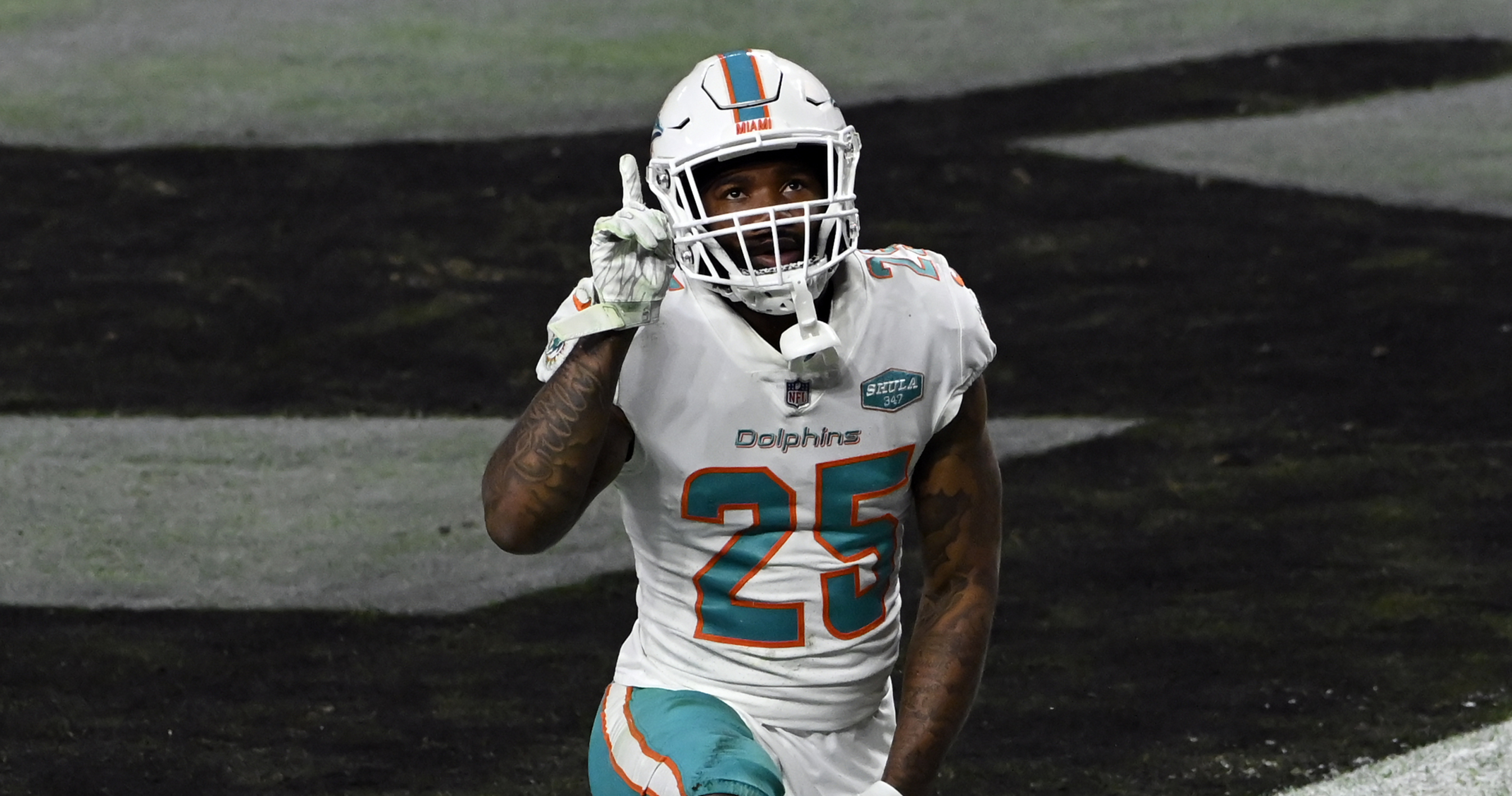 Should Raiders trade for Dolphins CB Xavien Howard? - Silver And