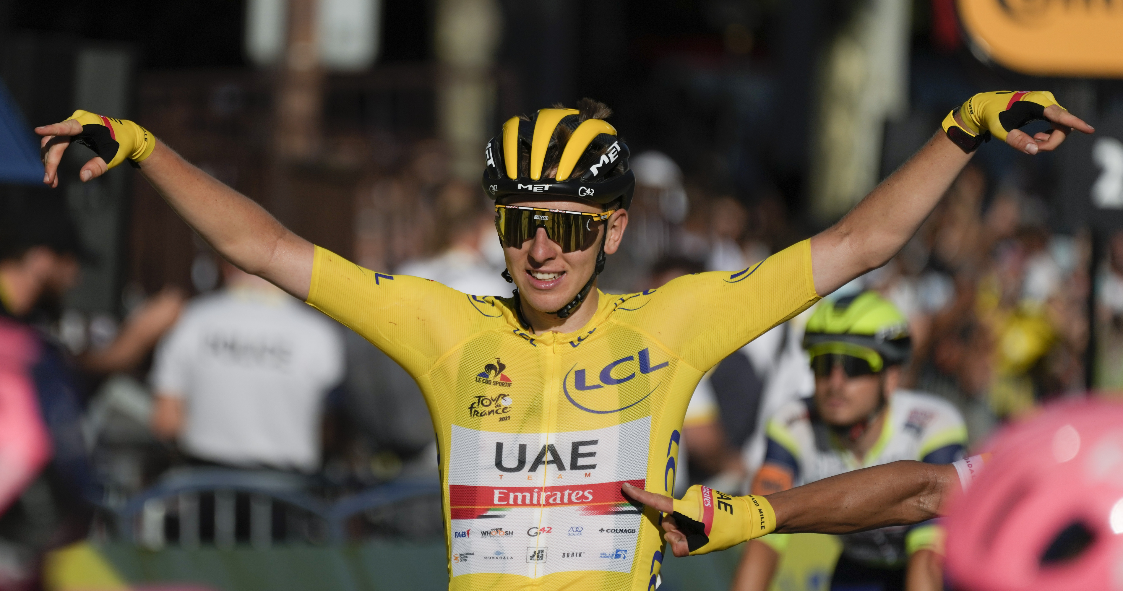 Why does the leader of the Tour de France wear a yellow jersey? - AS USA