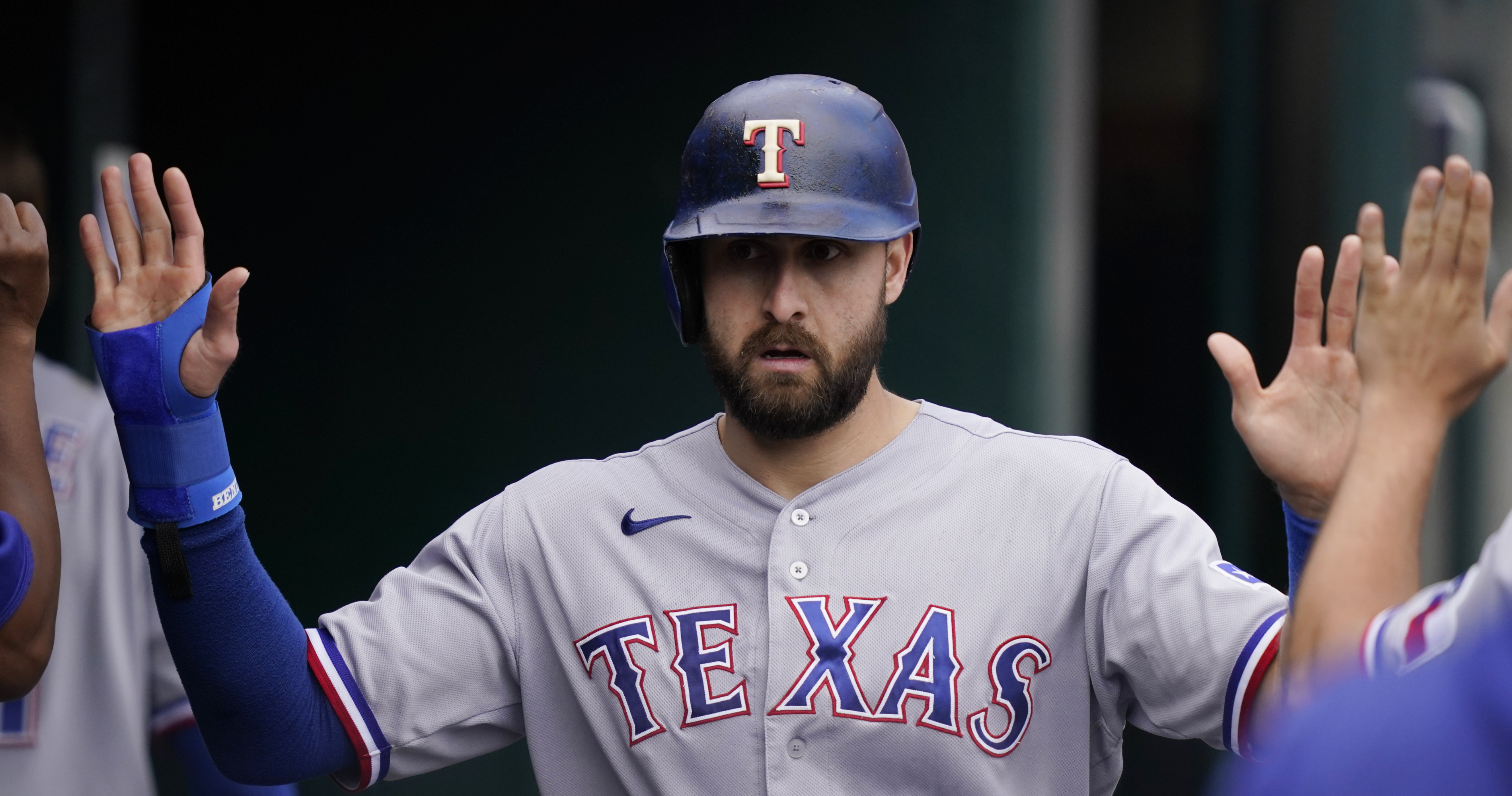 Report: Rangers discussing potential Gallo deals; Rays, Padres interested