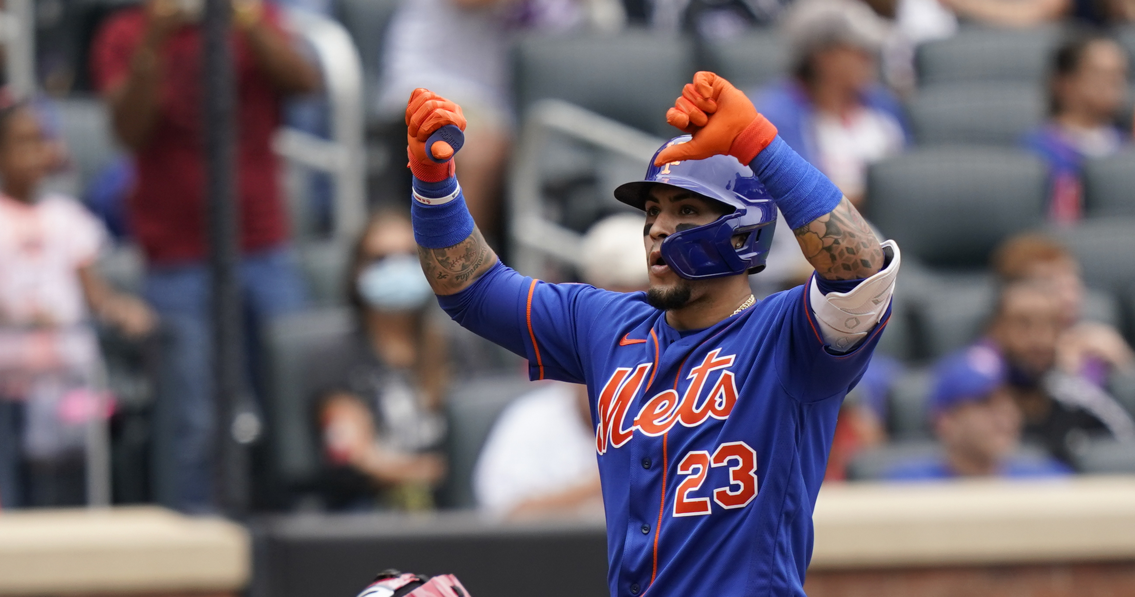 Mets' Francisco Lindor and Javier Báez apologize for giving crowd