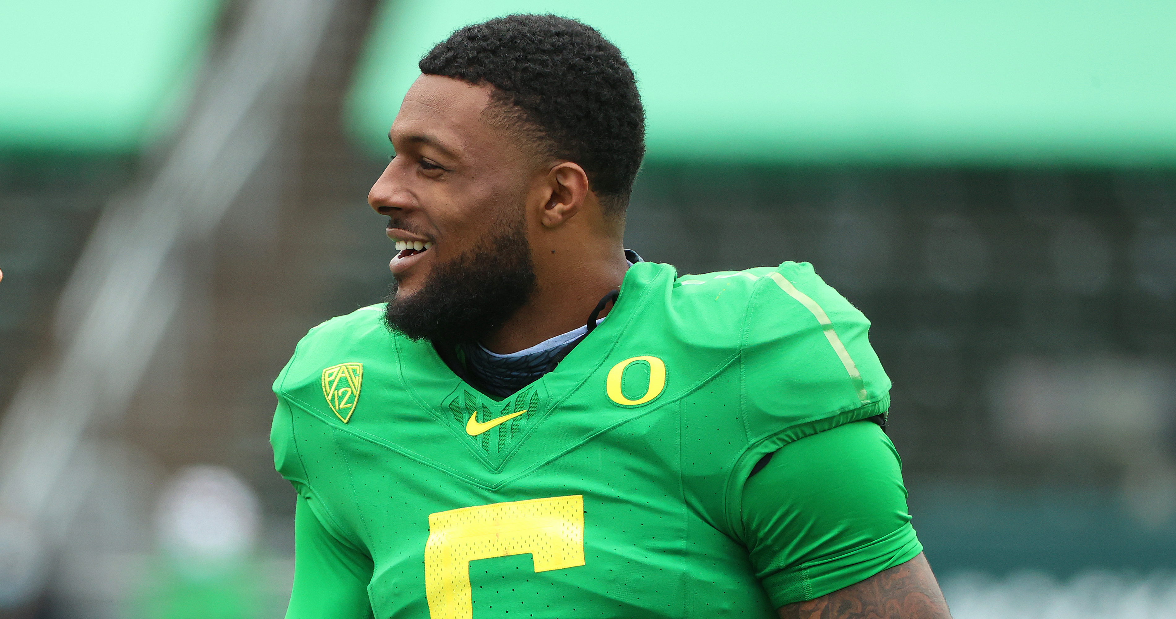 Oregon's Kayvon Thibodeaux suffers ankle sprain