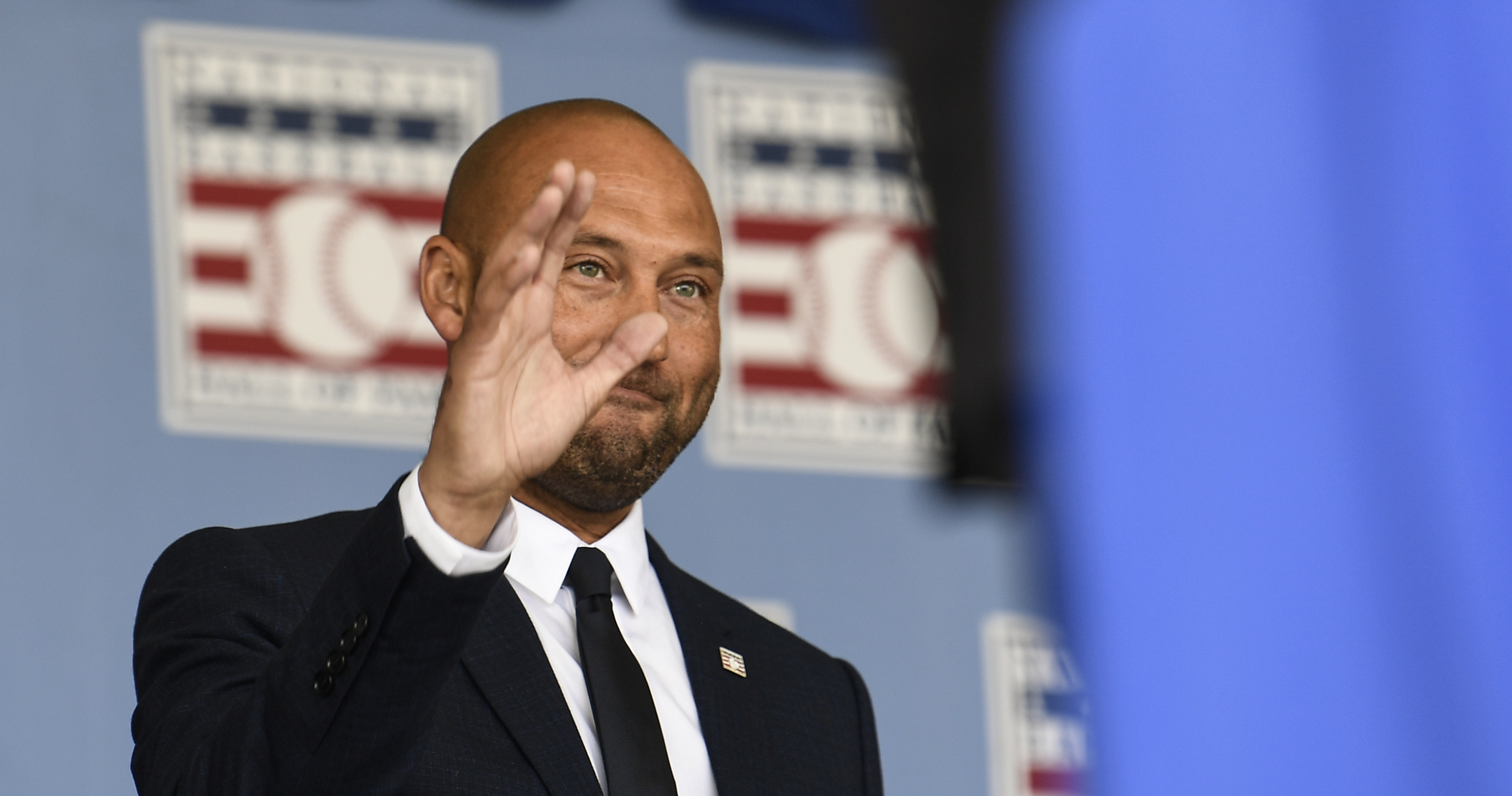 Larry Walker wears SpongeBob pin to Hall of Fame ceremony - Sports