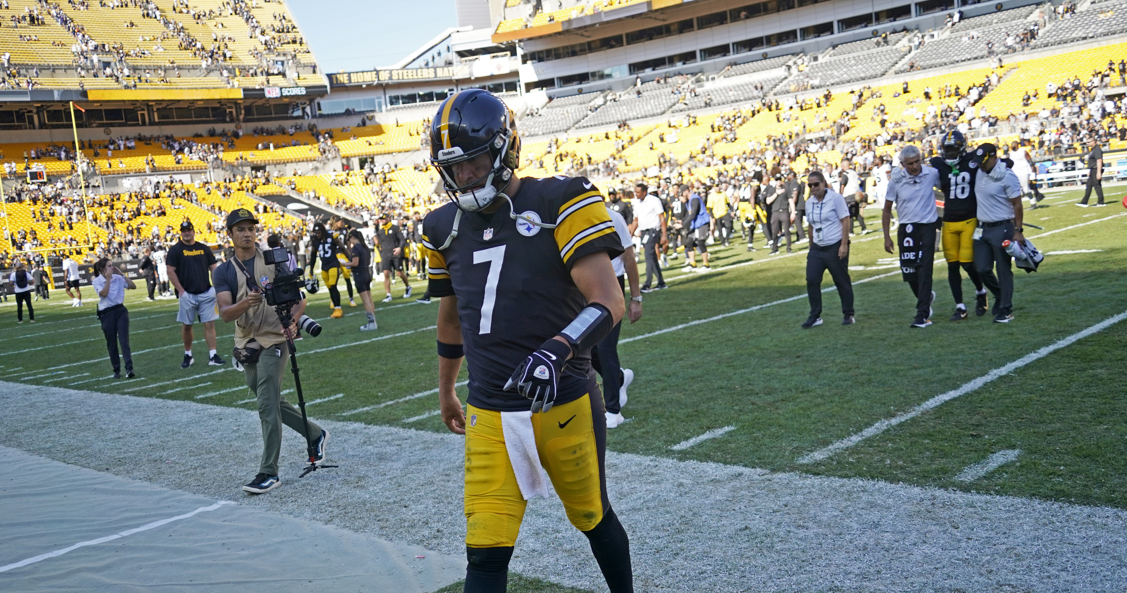 Mike Tomlin: Ben Roethlisberger has pec injury, cautions Steelers 'better  be ready to be adjustable'