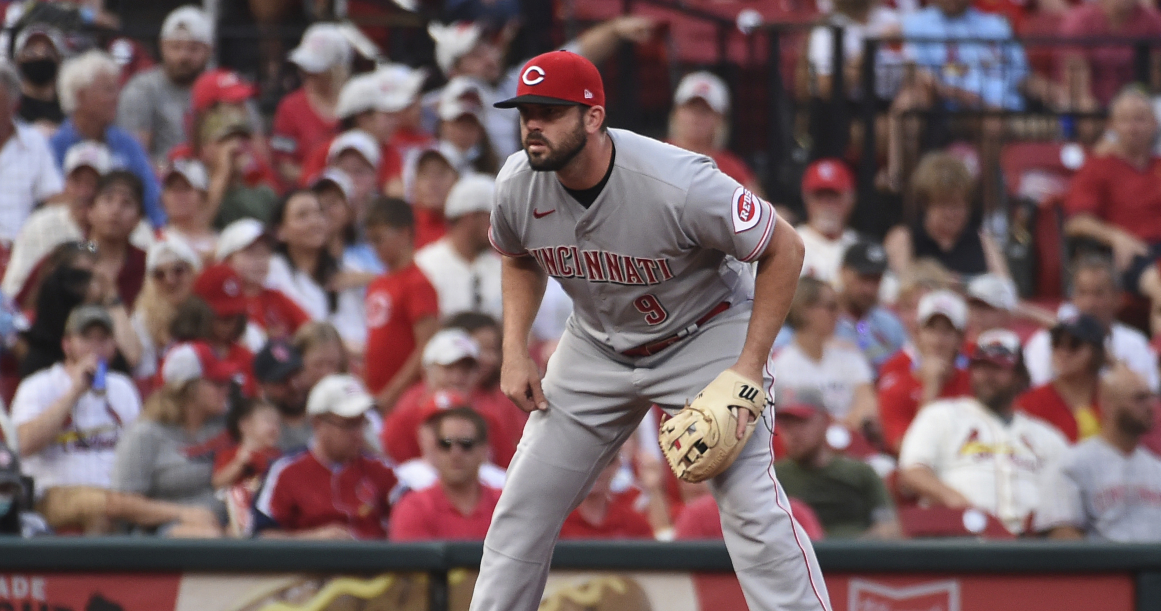 Reds’ Mike Moustakas, Jonathan India Exit vs. Mets with Injuries