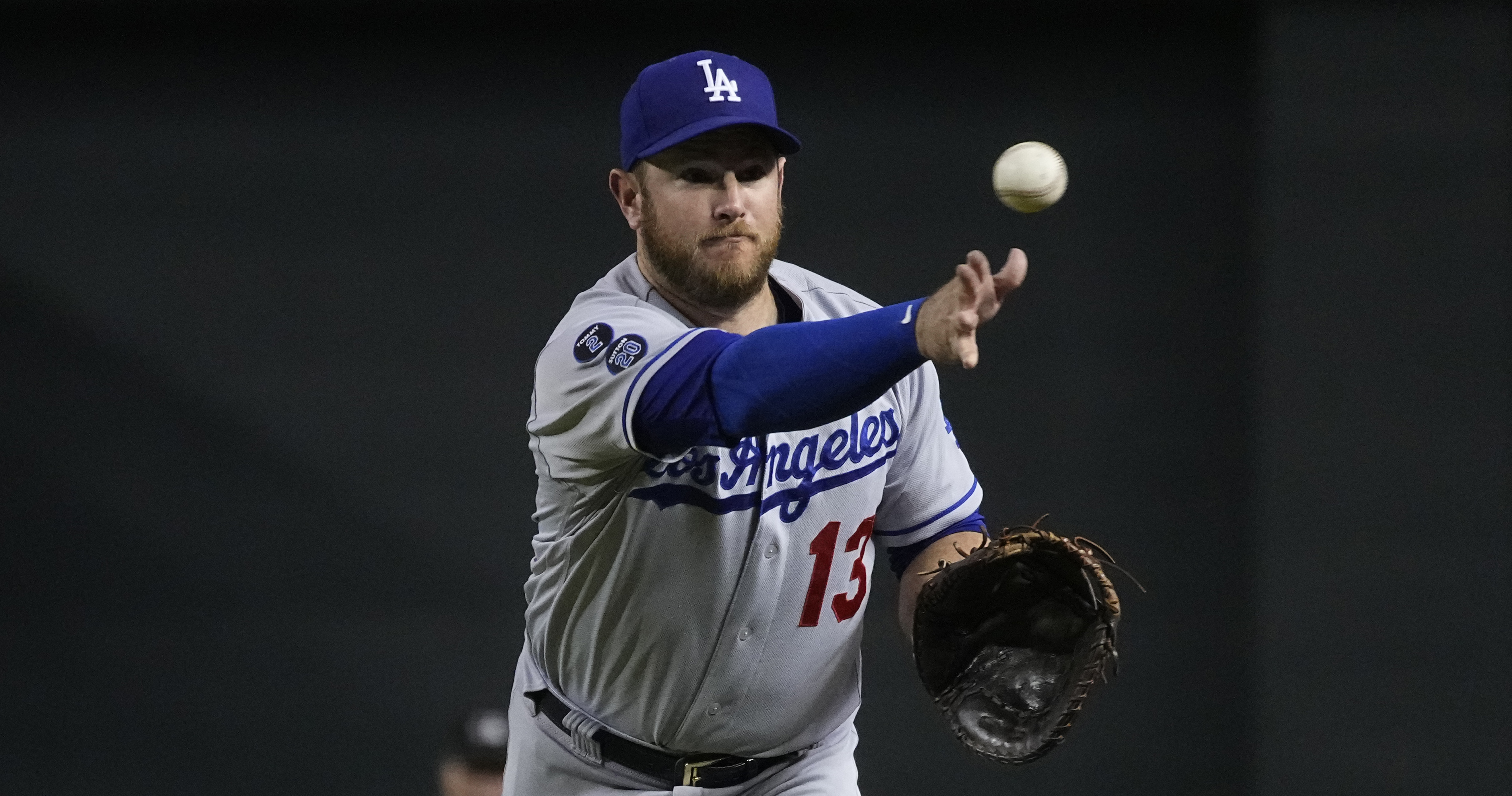 Max Muncy homers, Dave Roberts gets 700th win as manager in