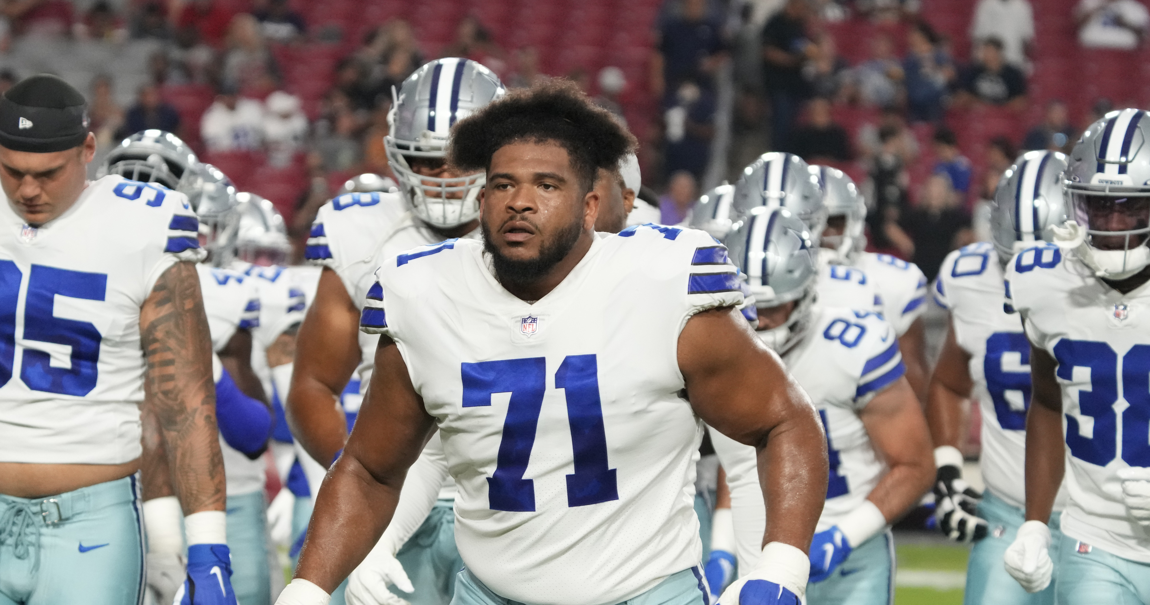 The Cowboys are Reportedly Shopping Offensive Tackle La'el Collins -  Bleacher Nation