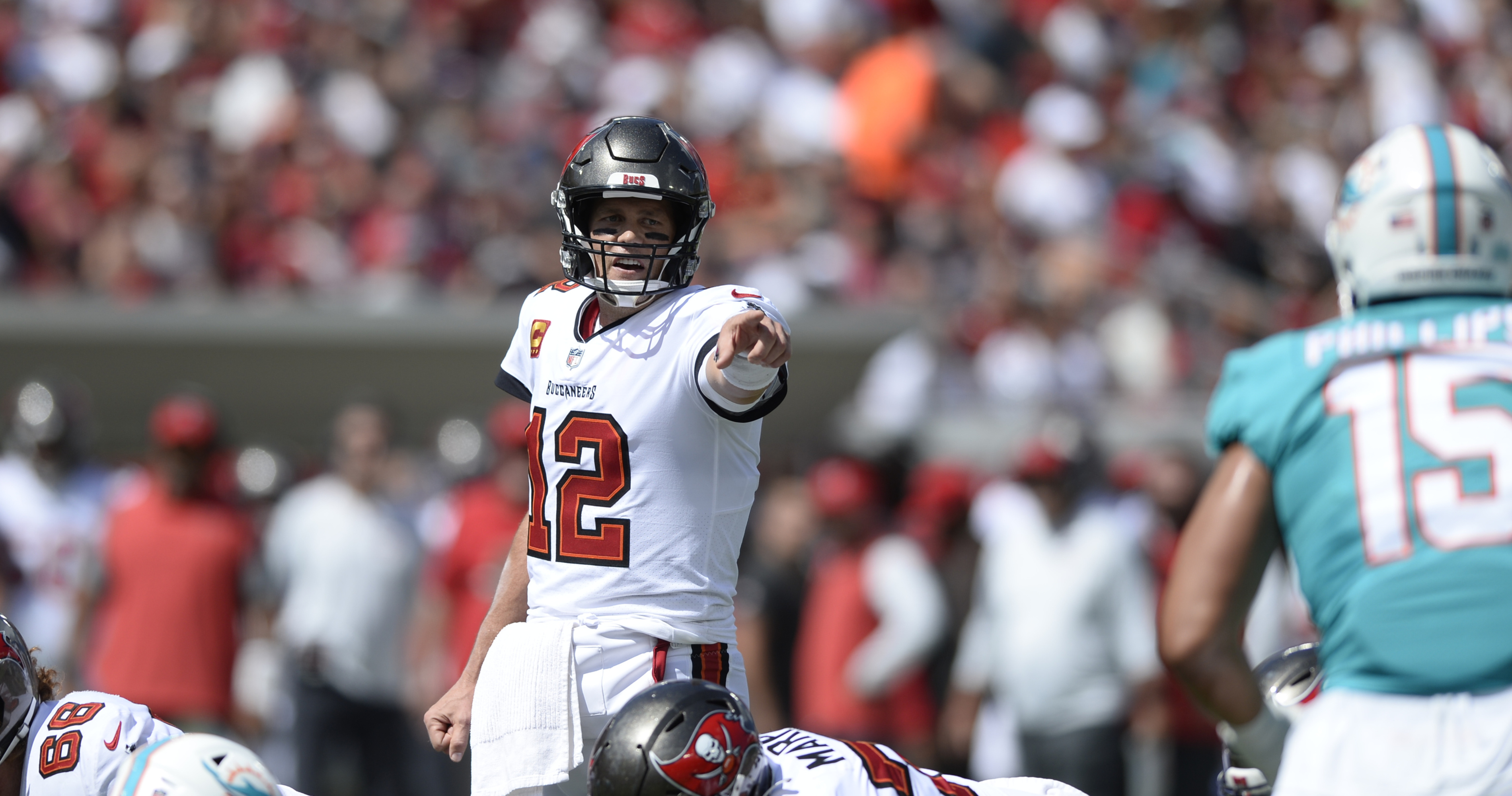 Brady's 5 TD passes account for Bucs' 45-17 win over Dolphins