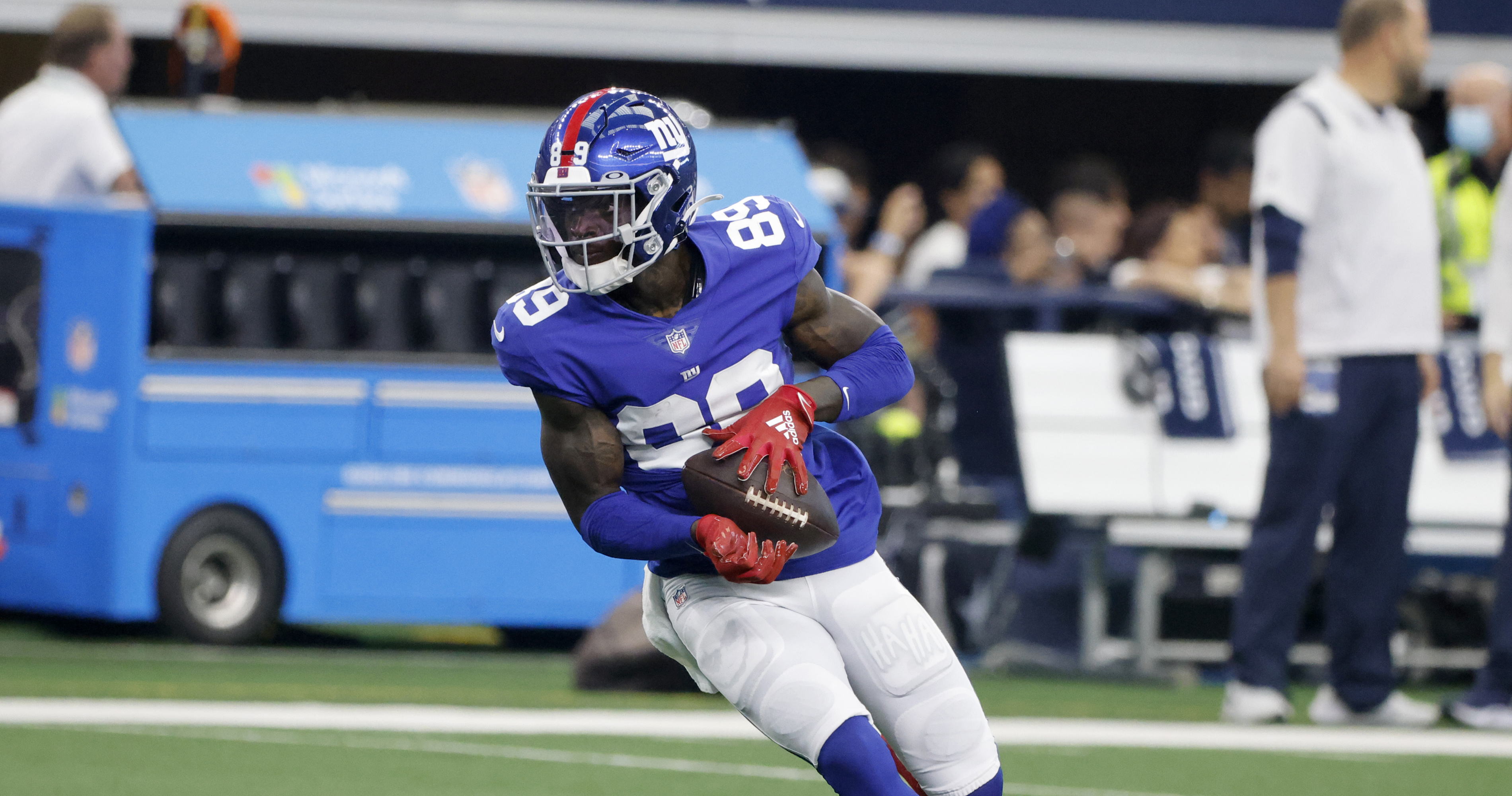 Giants' Kadarius Toney ejected after throwing punch late in loss to Cowboys