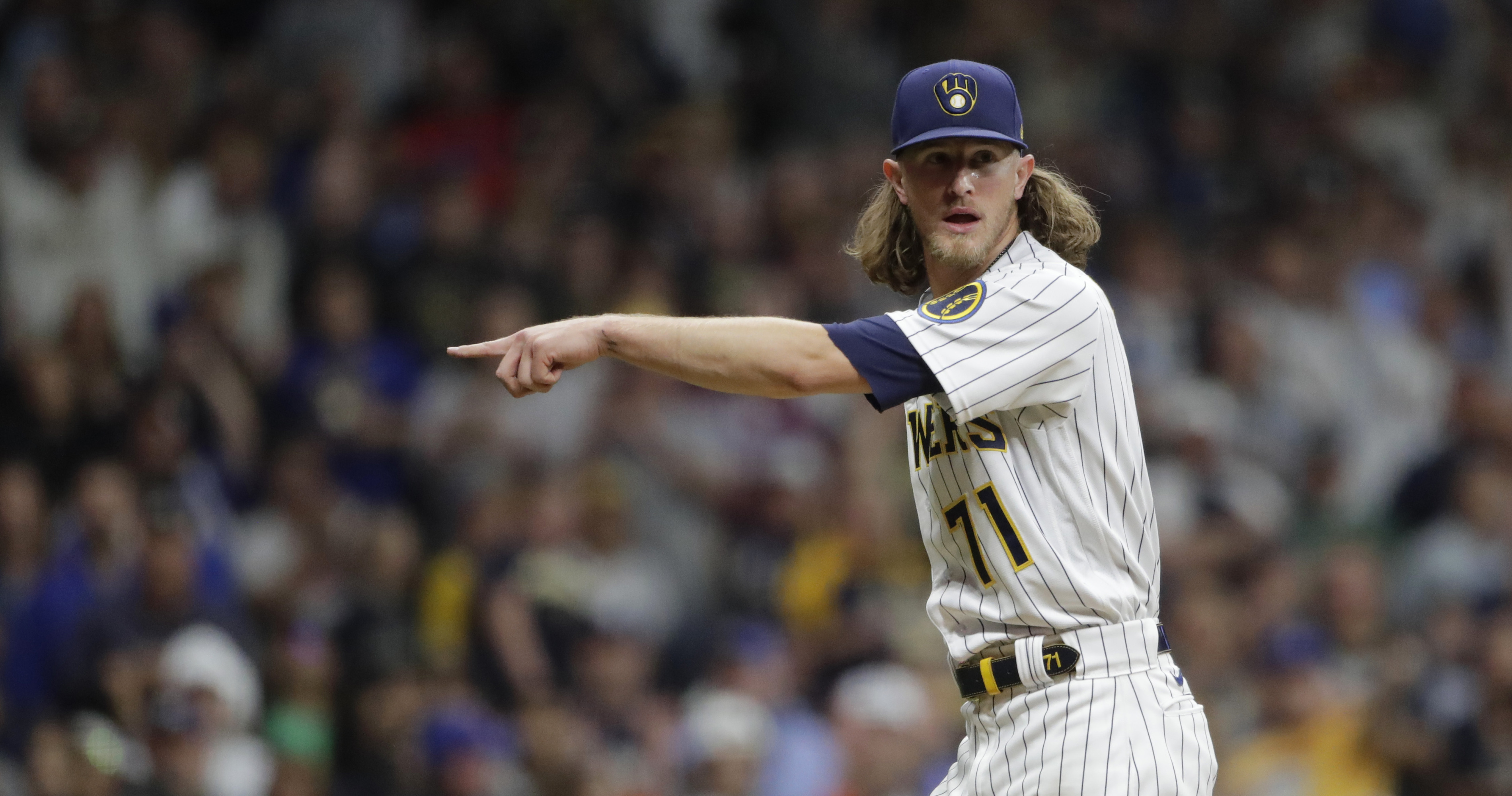 Brewers' Hader ties record with 40th consecutive scoreless appearance
