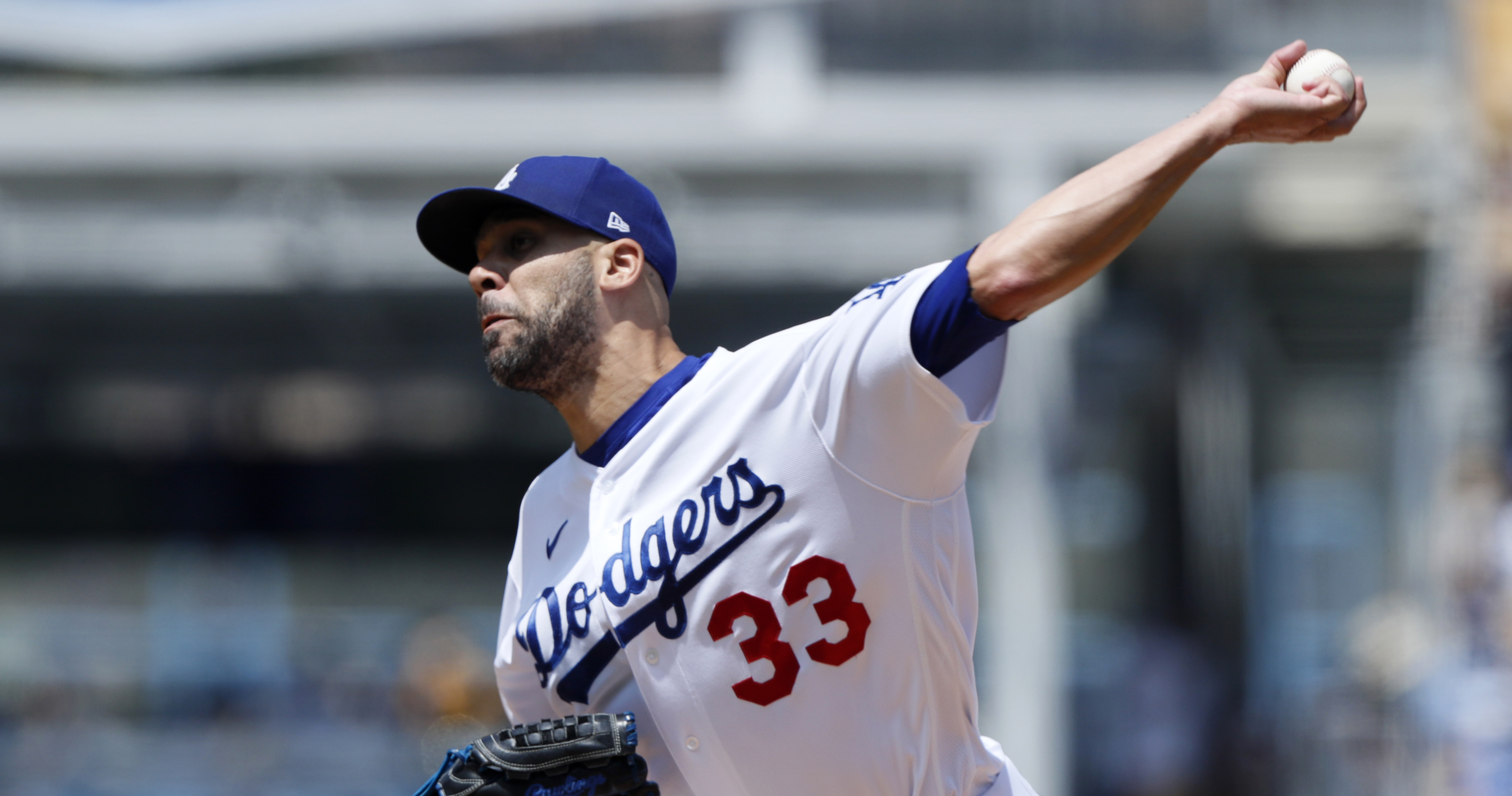 Dodgers select contract of right-handed pitcher Reyes Moronta