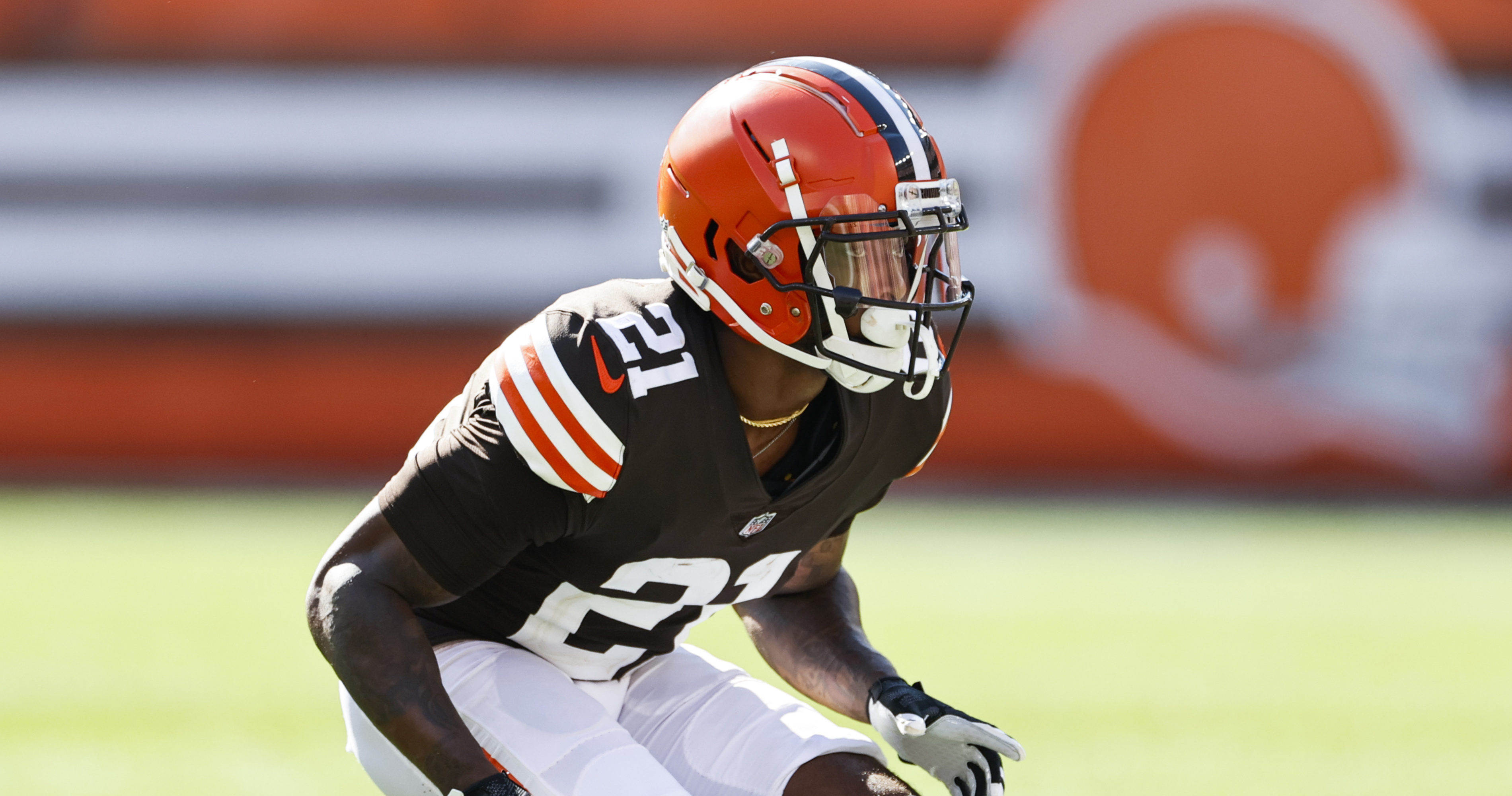 Cleveland Browns cornerback Denzel Ward (21) watches a replay