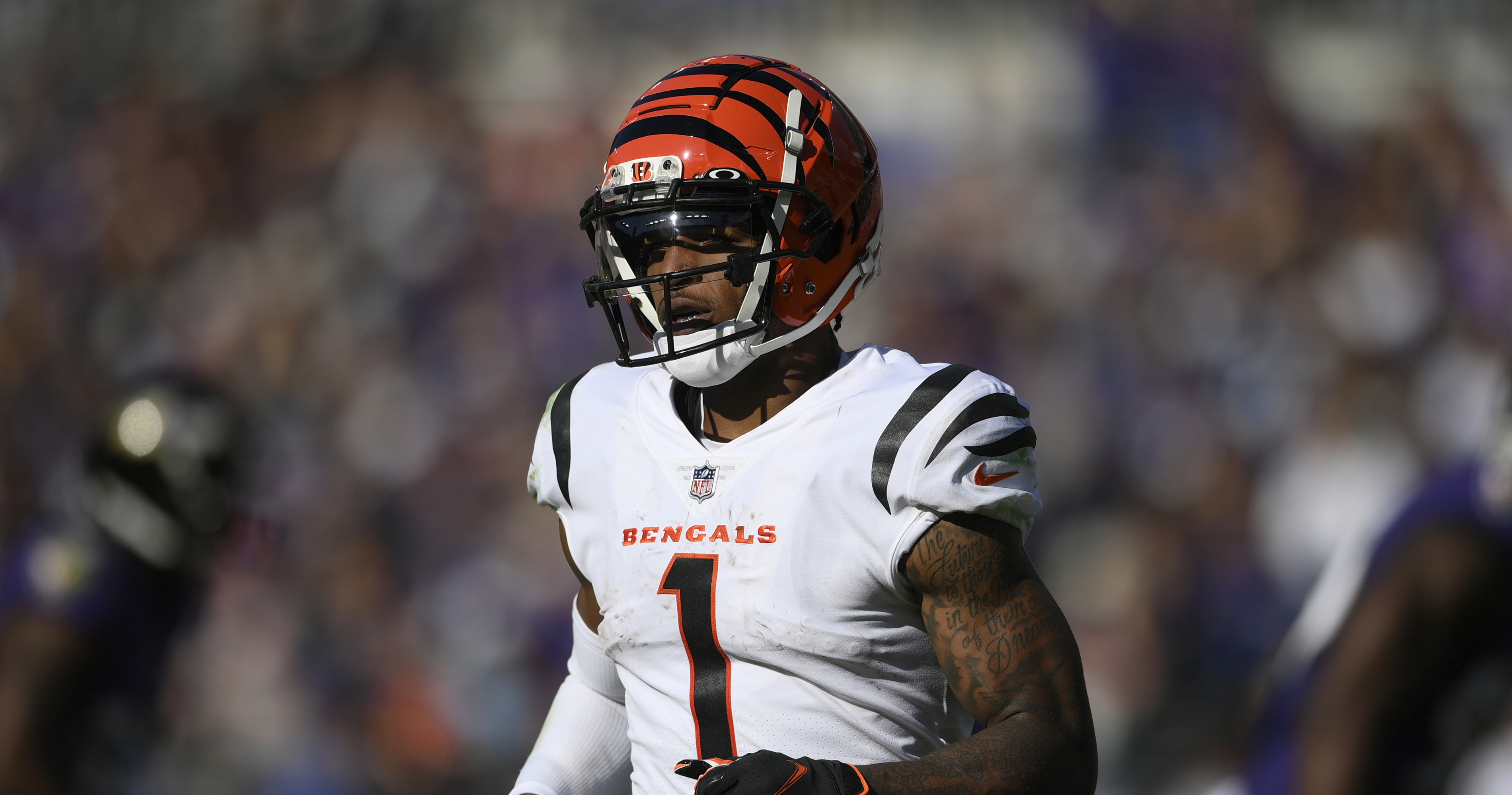 Bengals' Ja'marr Chase Reportedly Out 4-6 Weeks with Hip Injury; Could Be Put on..