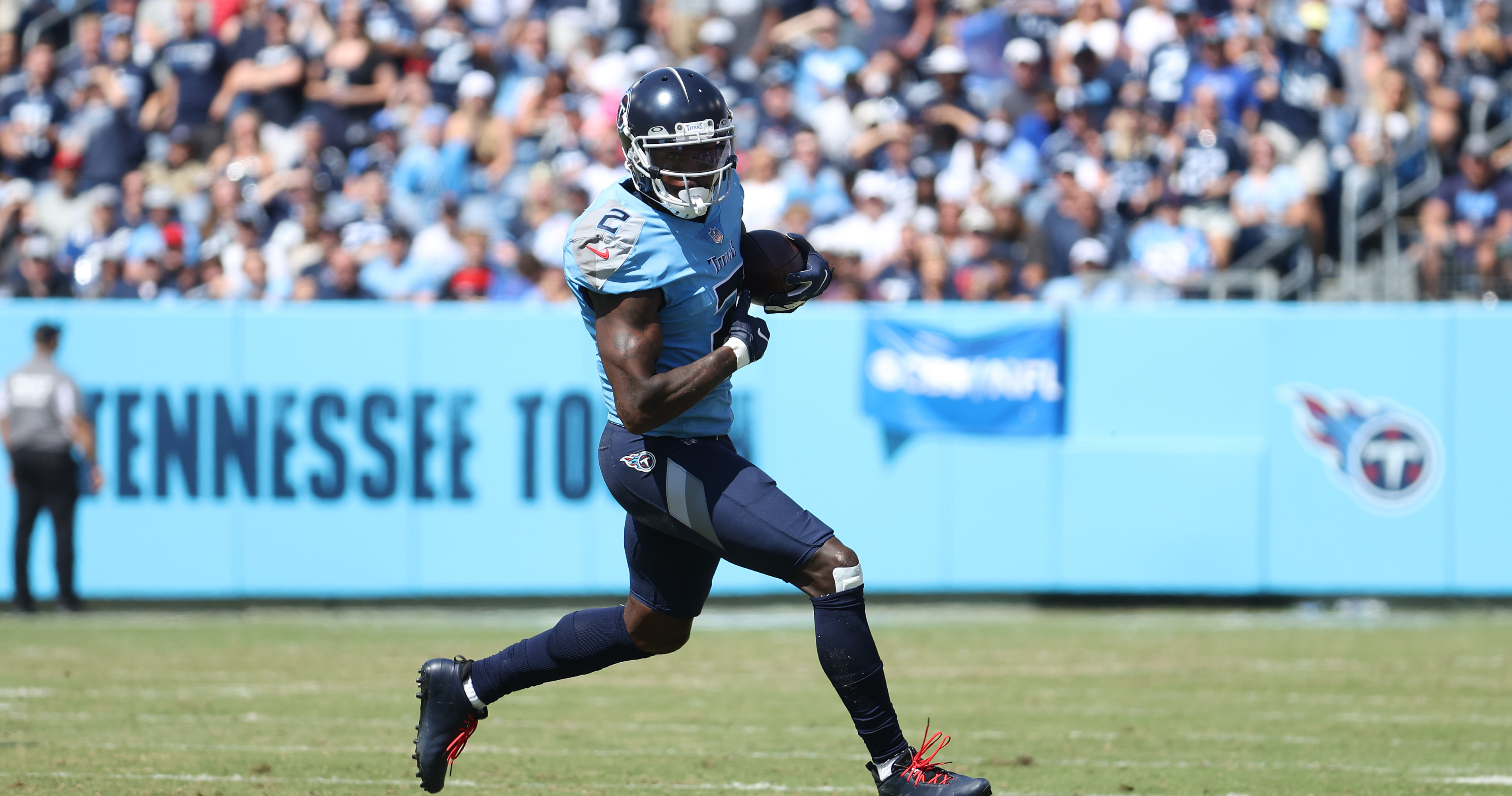 Titans' Pro Bowl receivers sidelined by hamstring injuries - The