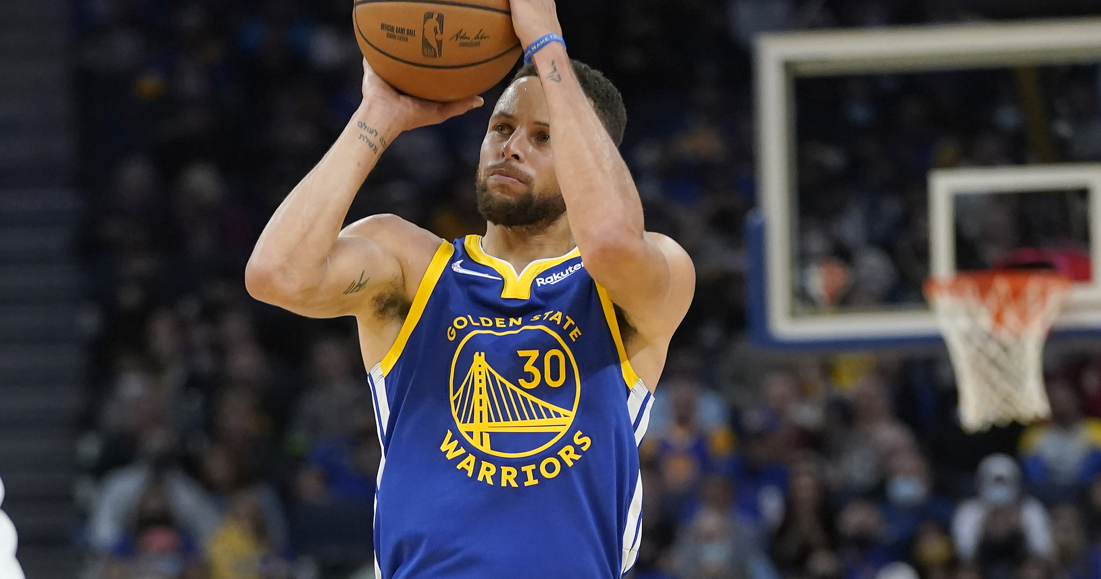 Steph Curry's Iconic Game 4 Draws Rave Reviews as Warriors Steal