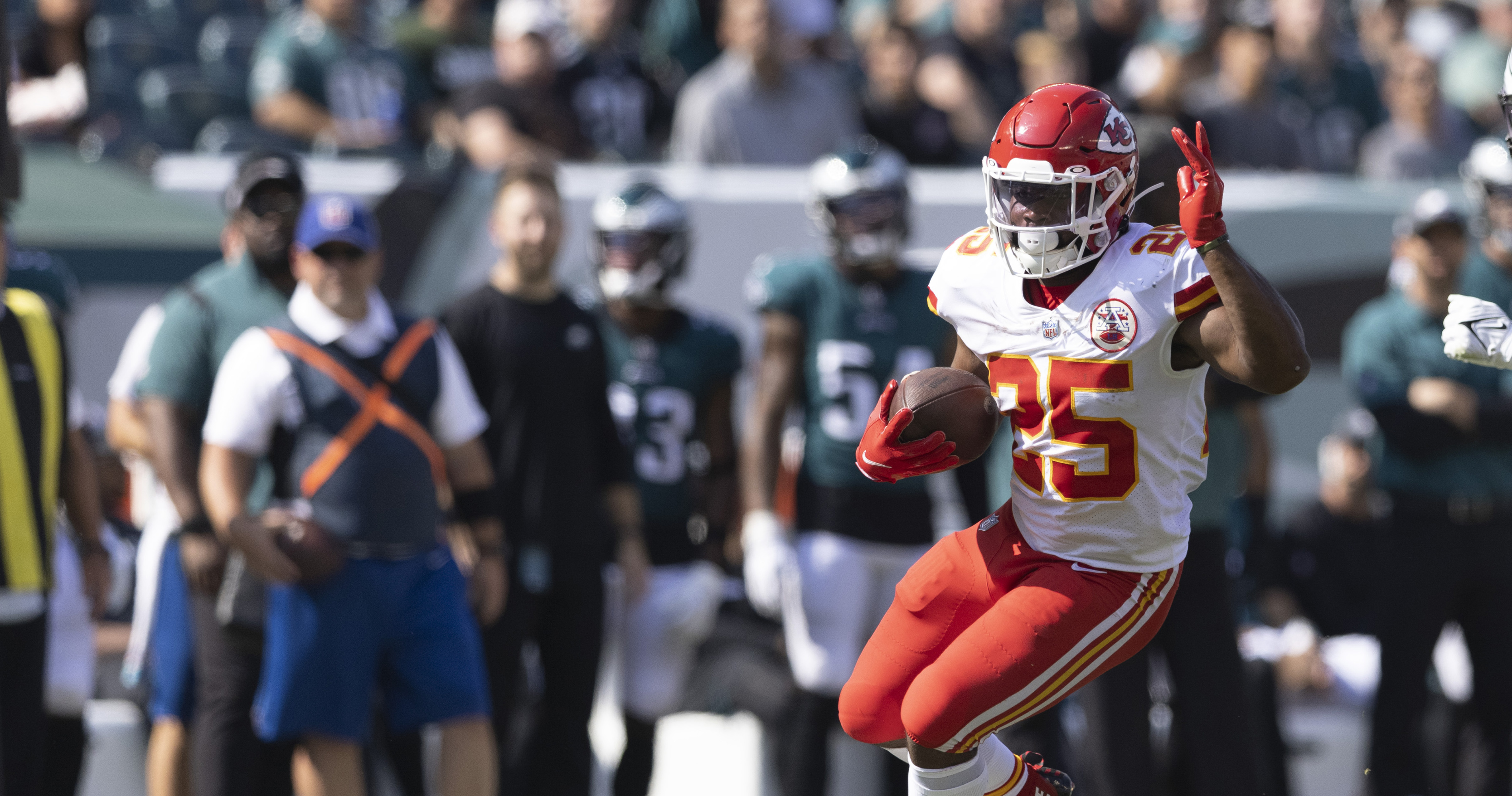 Chiefs' Clyde Edwards-Helaire has 'urgency,' believes first full offseason  can improve production in 2022