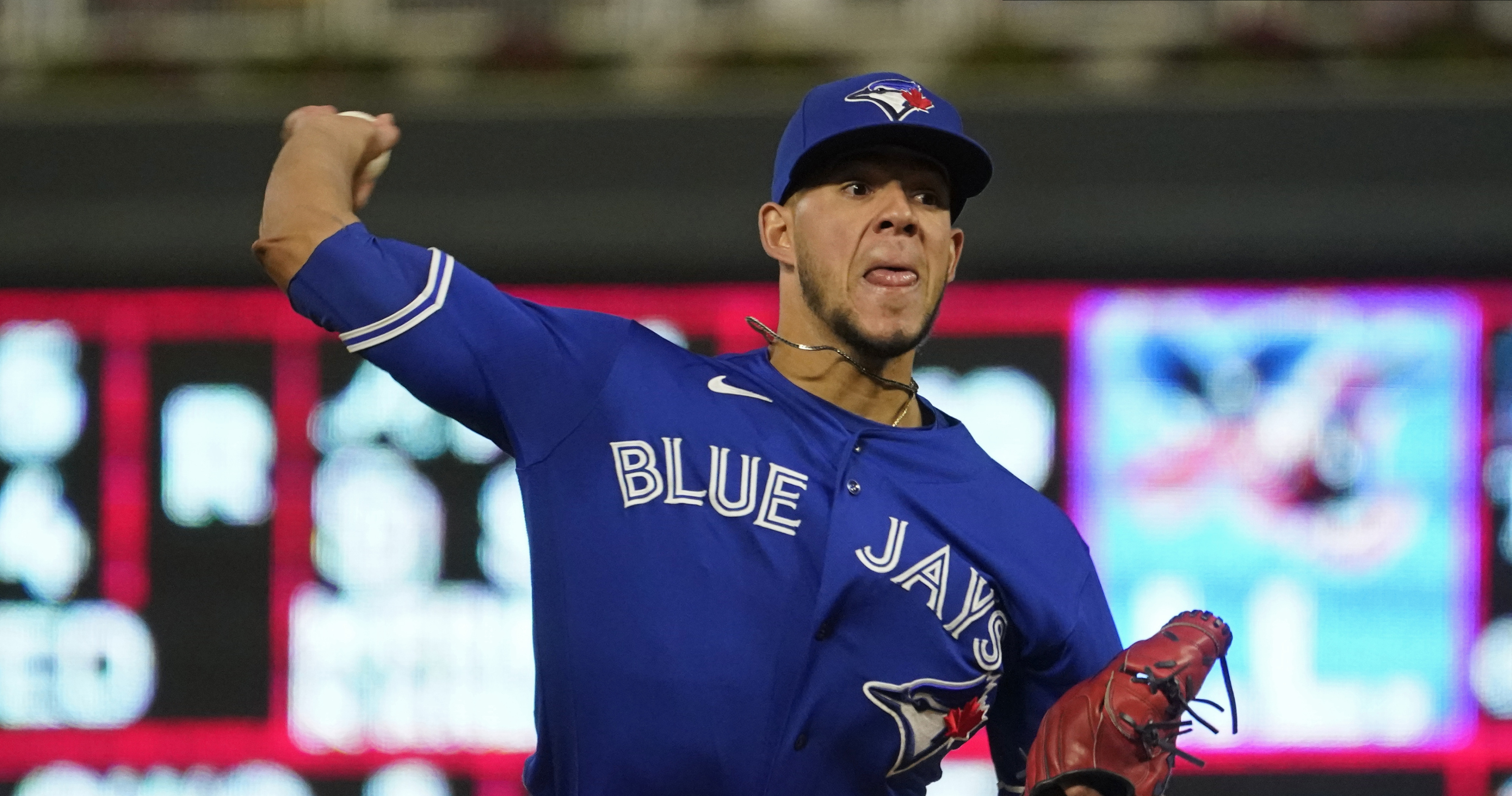 Blue Jays sign starter José Berríos to massive long-term extension: report