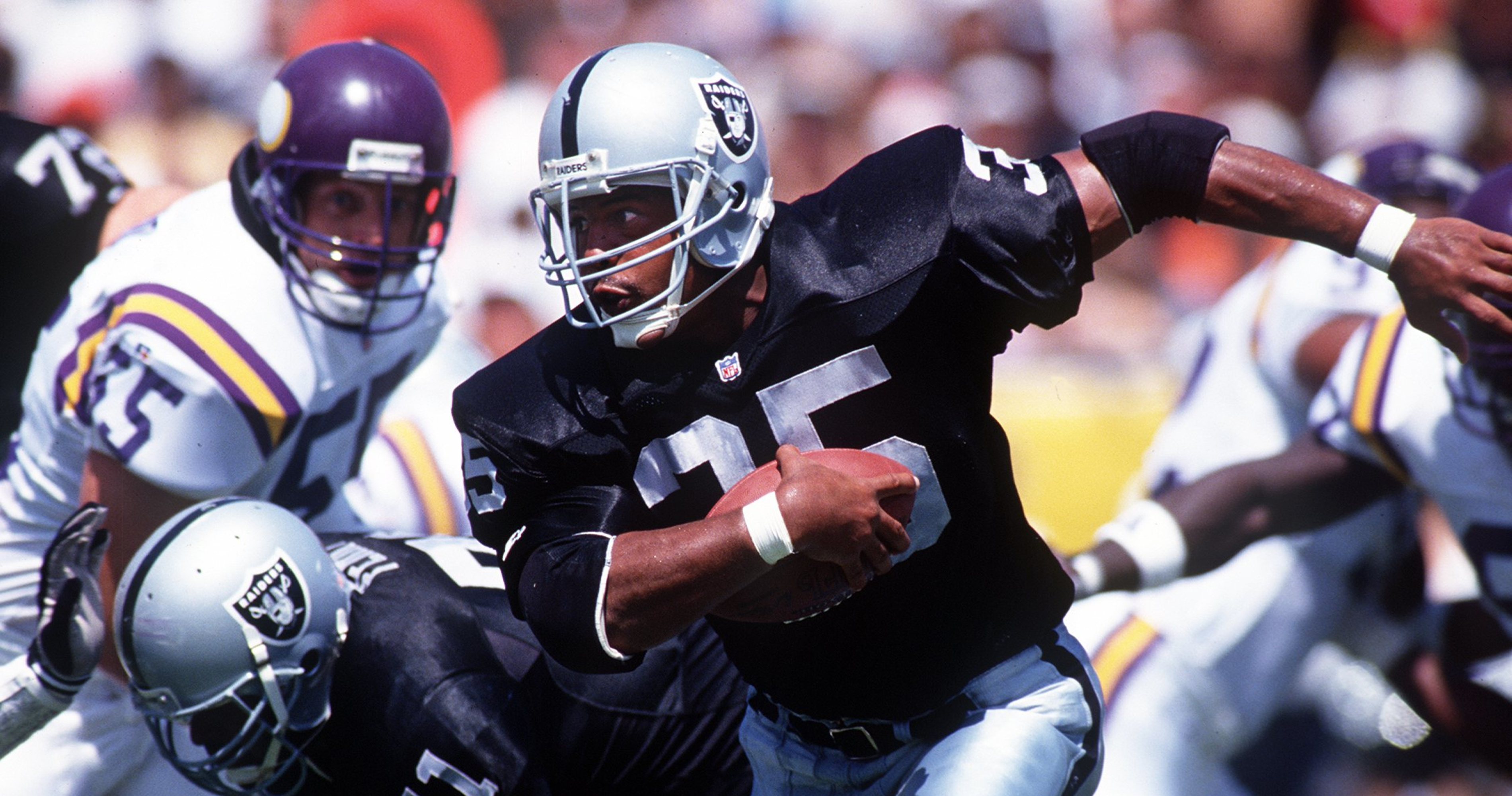 Ex-Raiders fullback Steve Smith dies at age 57