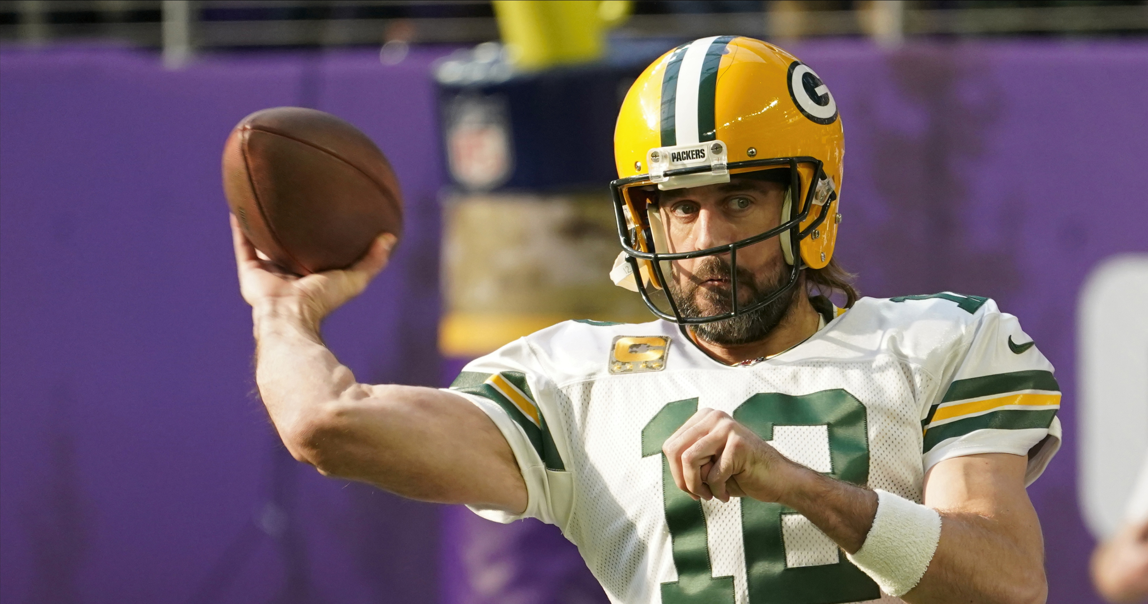 Twitter celebrates as Packers' anti-vaxxer Aaron Rodgers gets