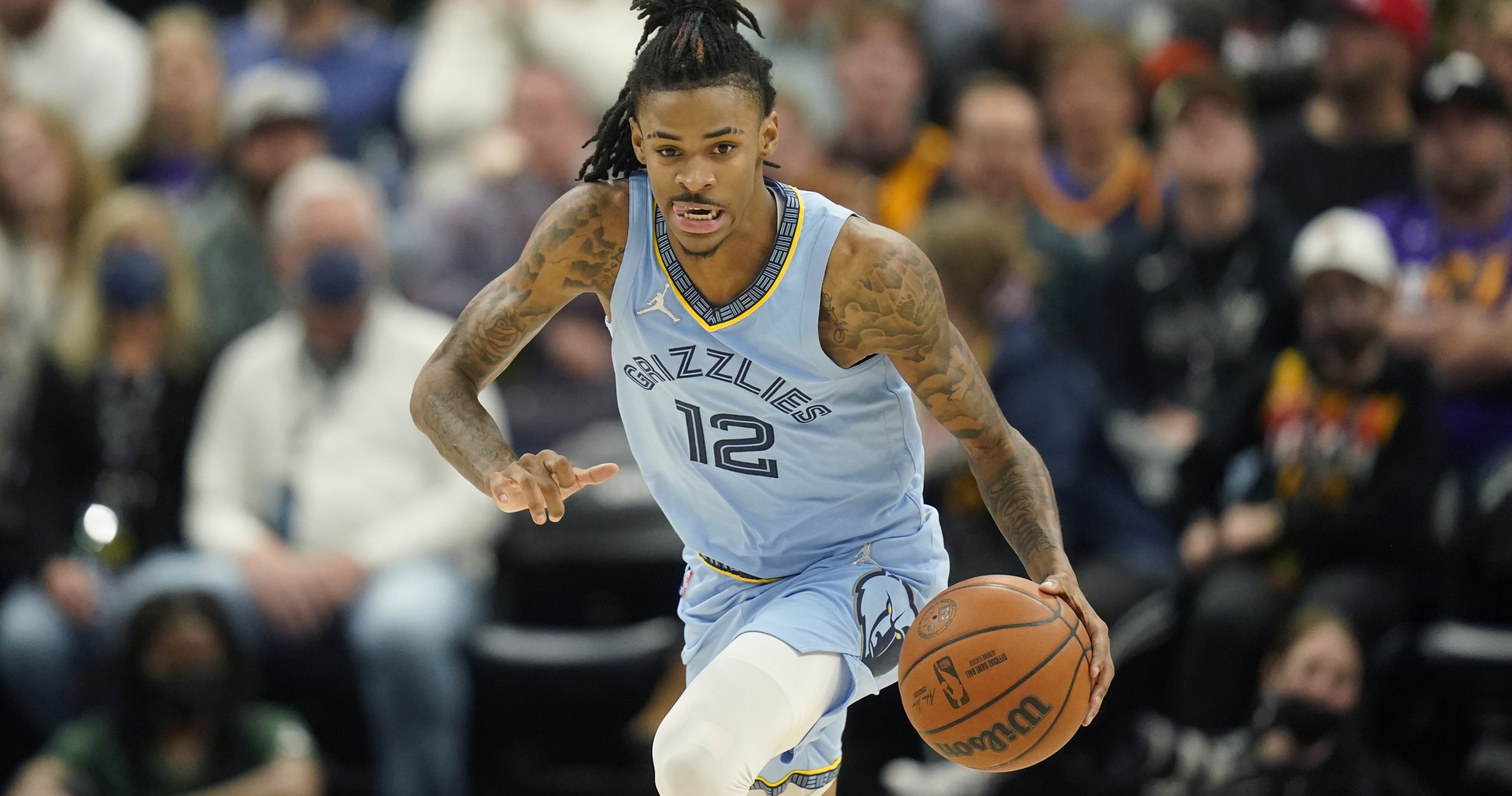 Grizzlies' Ja Morant leaves game vs Hawks with knee injury