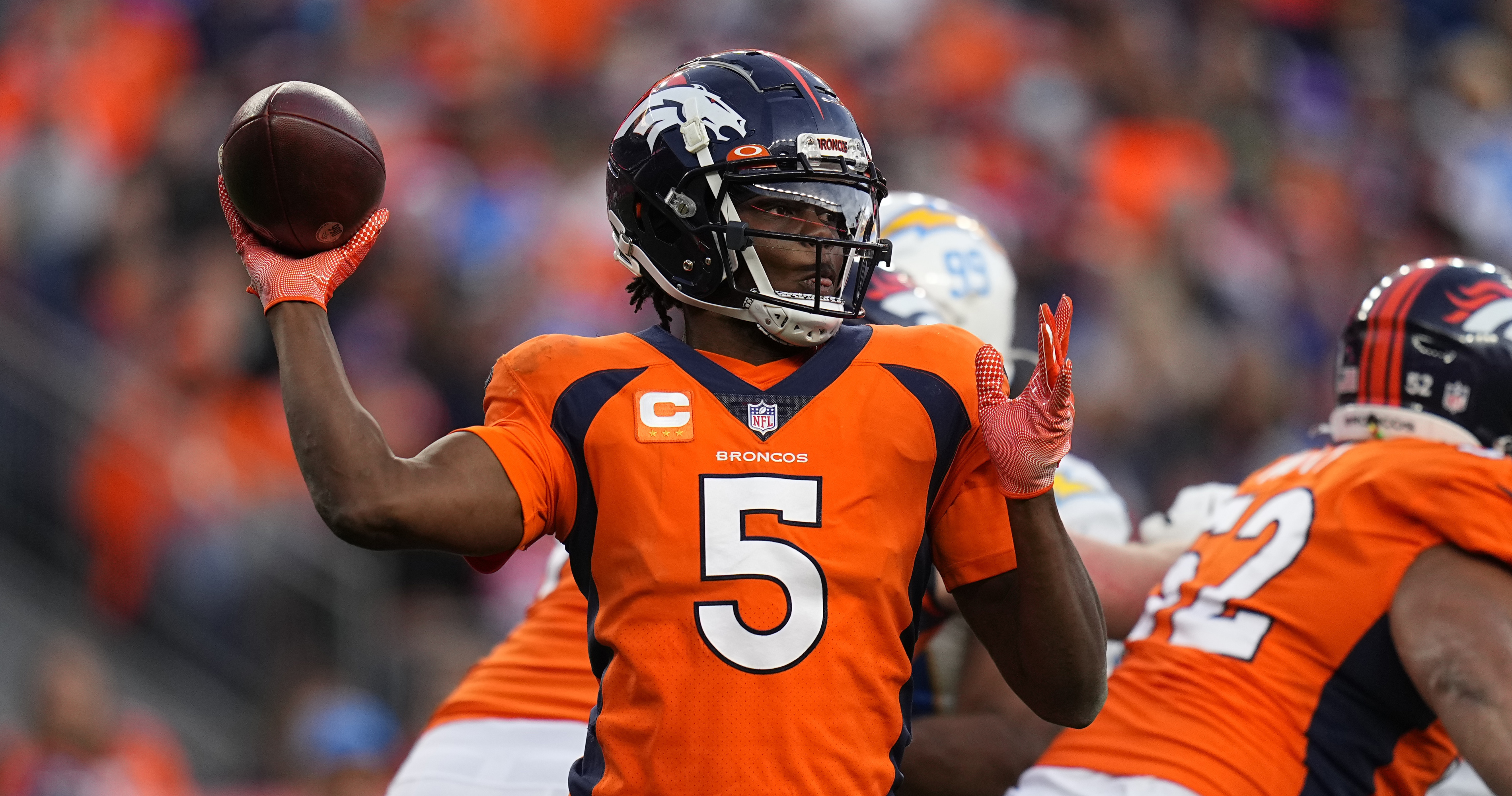 Broncos overcome Teddy Bridgewater's injury with stiff defense to beat  Chargers, 28-13 – Greeley Tribune