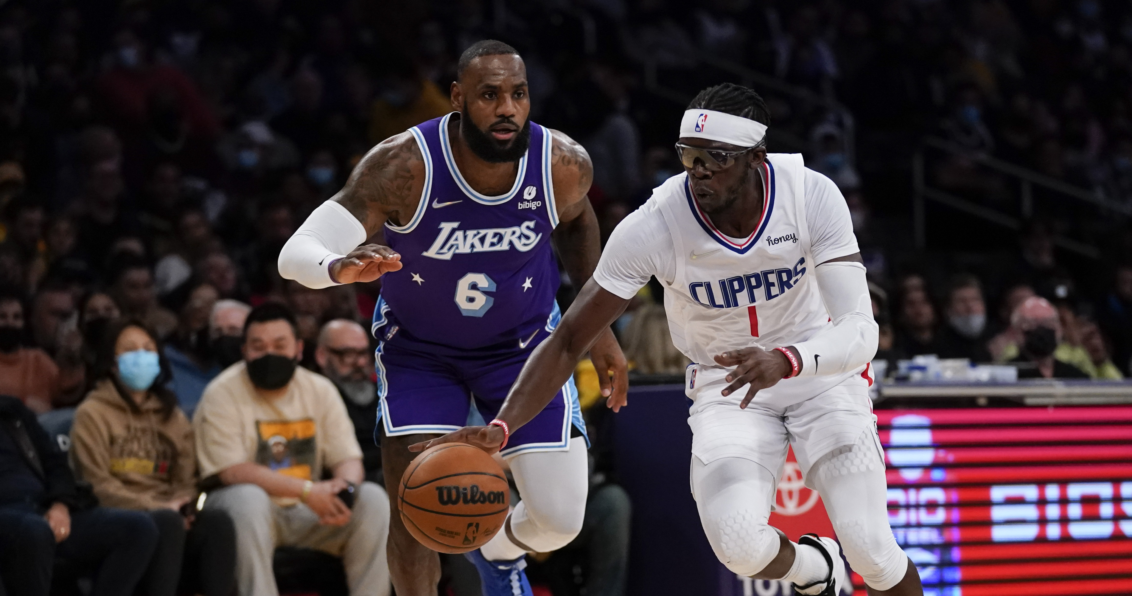 James' best effort not good enough as Clippers put away Lakers