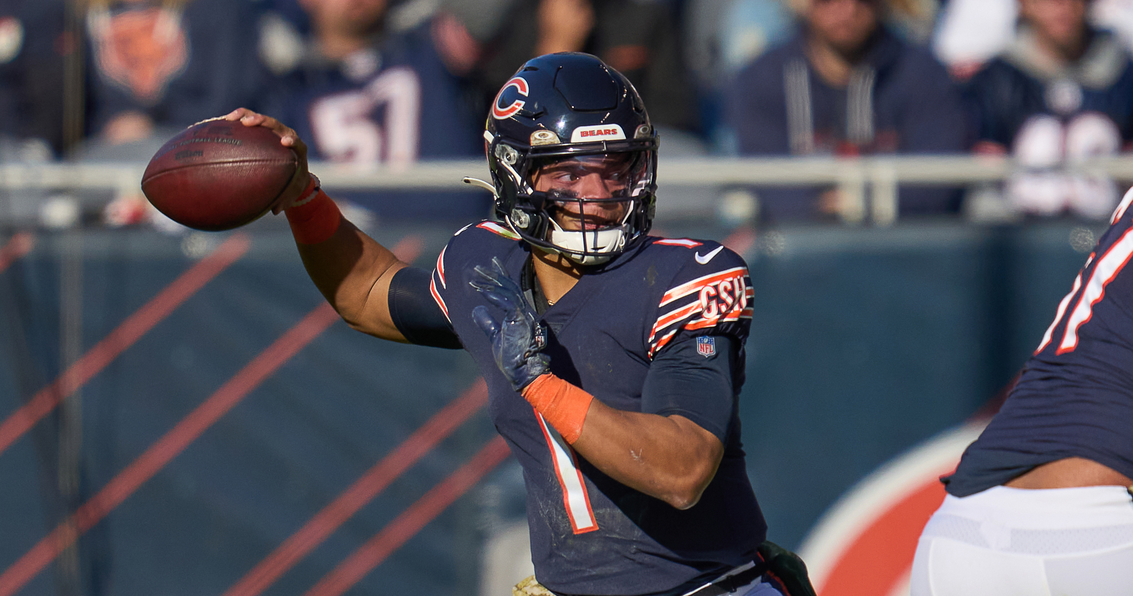 Fields' status up in the air for Bears after rib injury