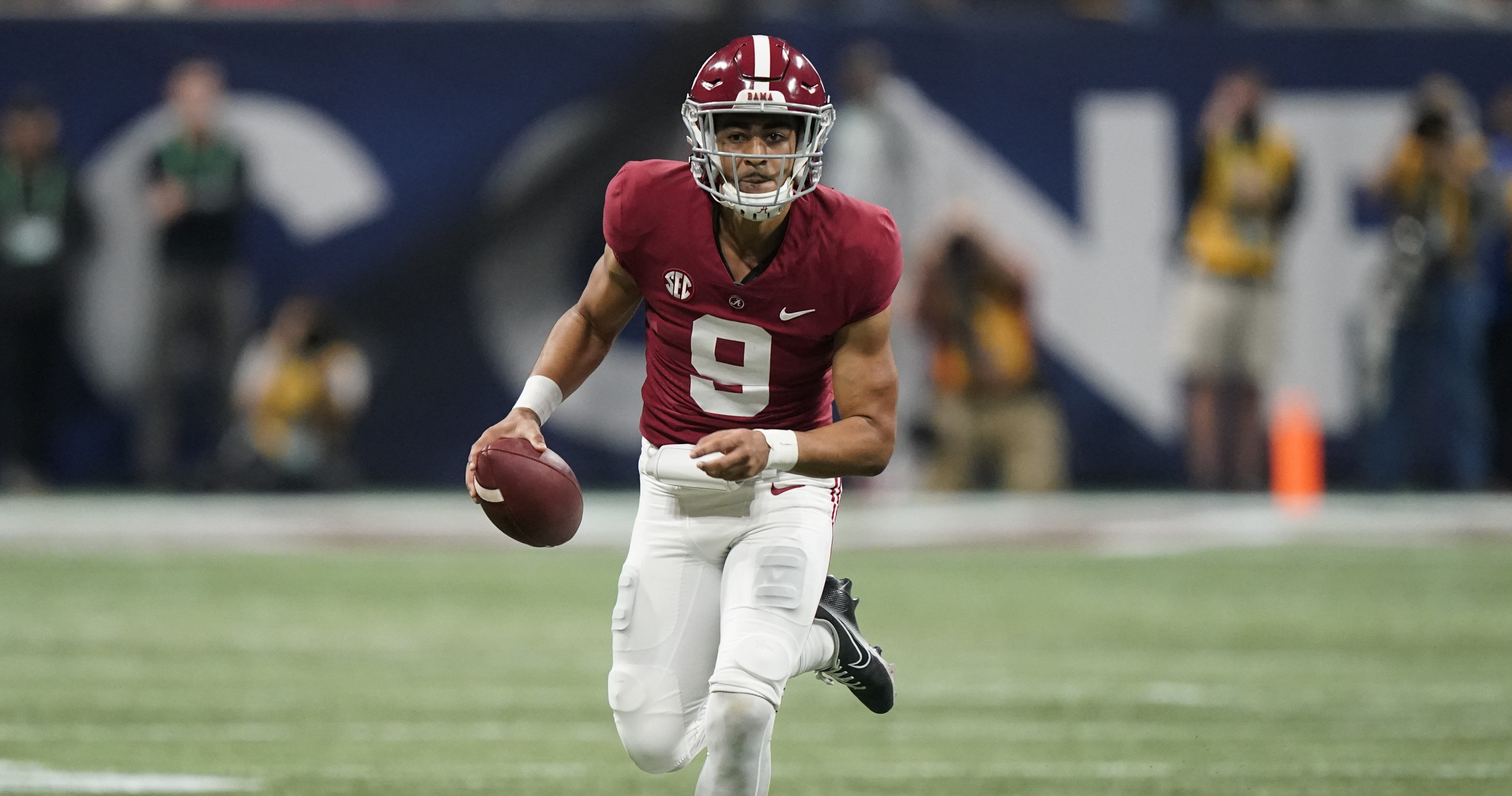 Alabama's Bryce Young Wins 2021 Maxwell Award | News, Scores ...