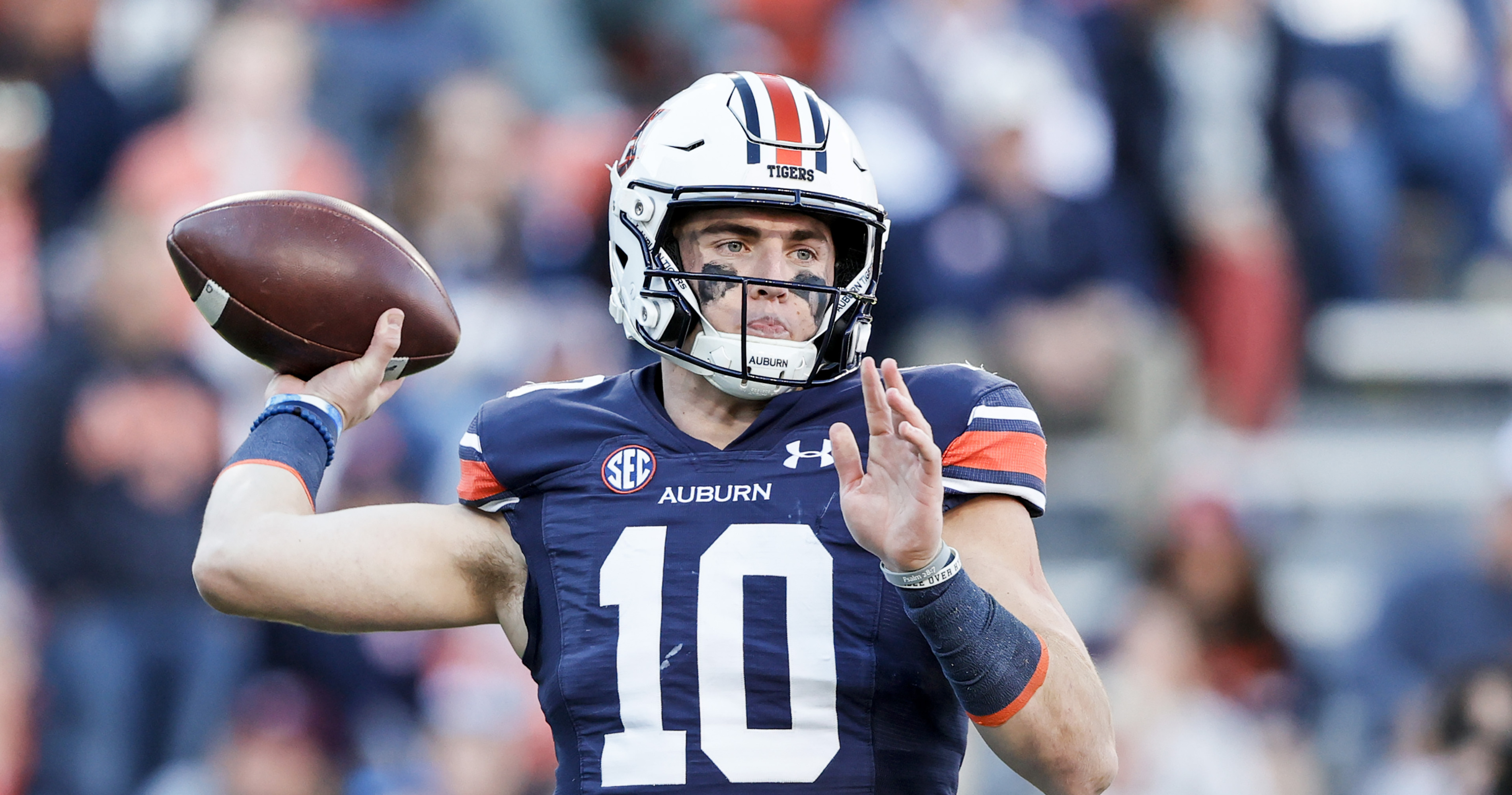 Auburn quarterback Bo Nix announces plans to transfer