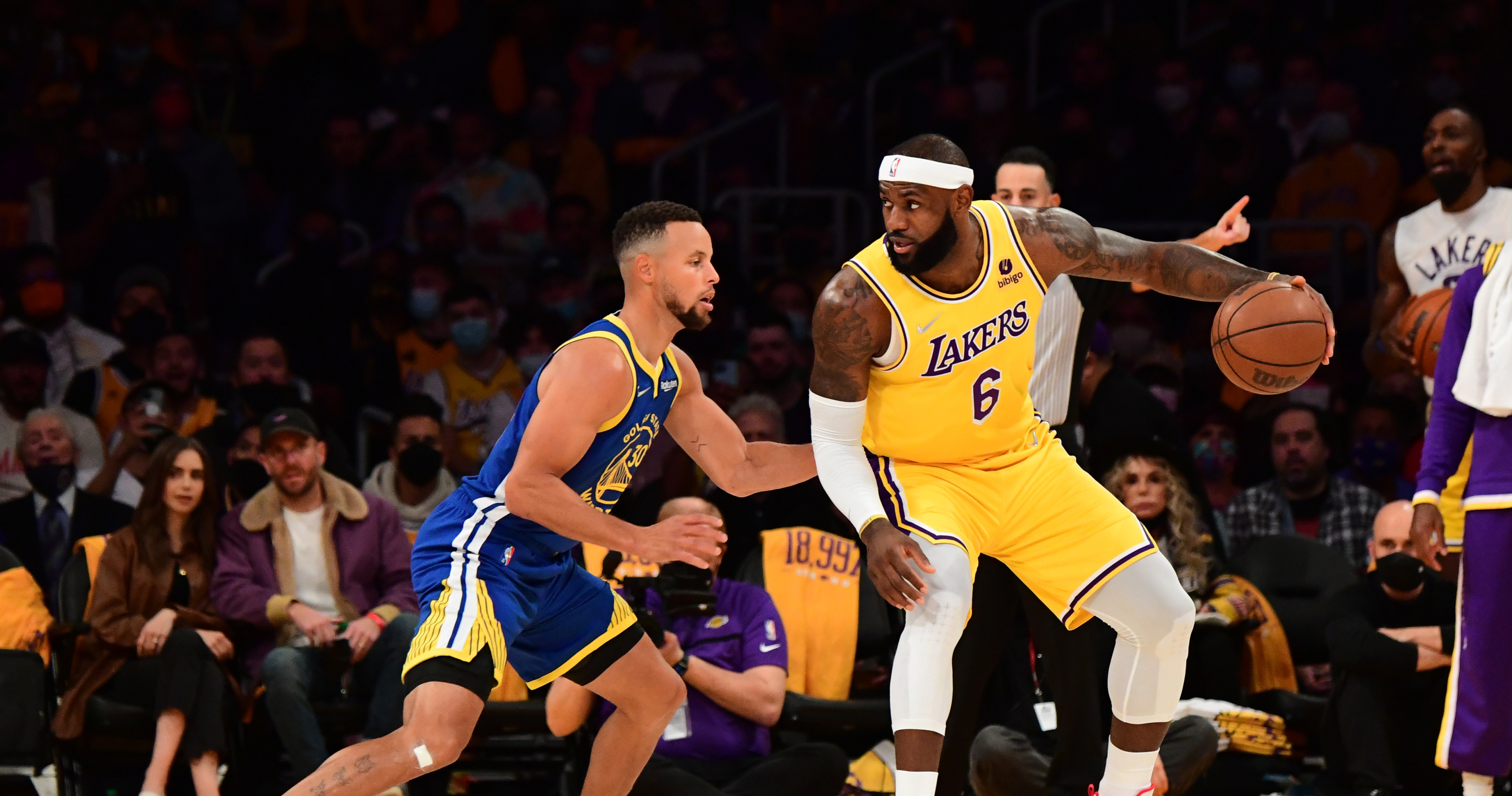 Lakers' LeBron James Congratulates Steph Curry on NBA 3-Point Record ...