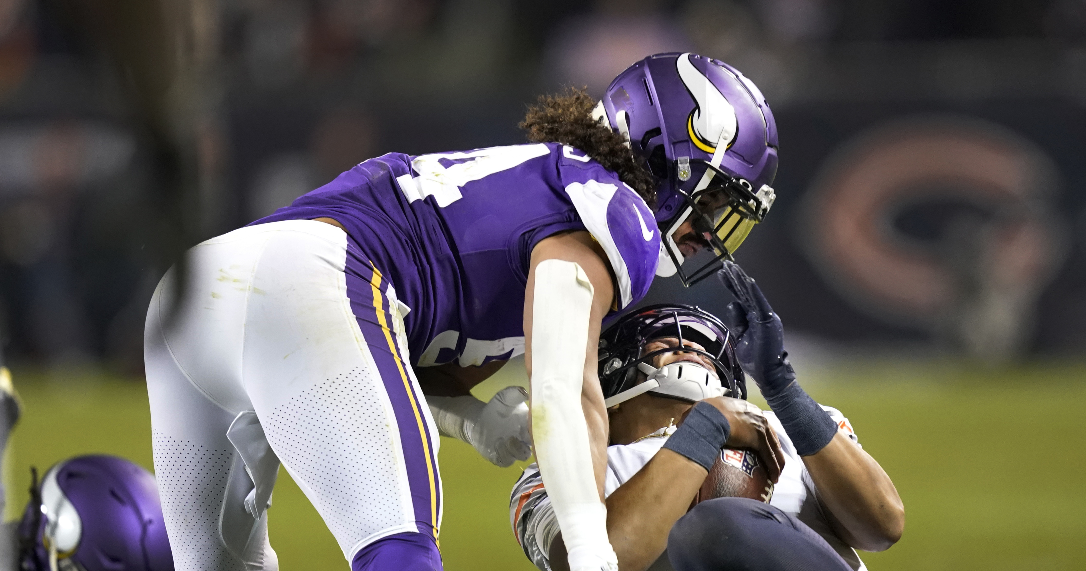 Vikings' Eric Kendricks ejected for helmet-to-helmet hit on Bears QB Justin  Fields