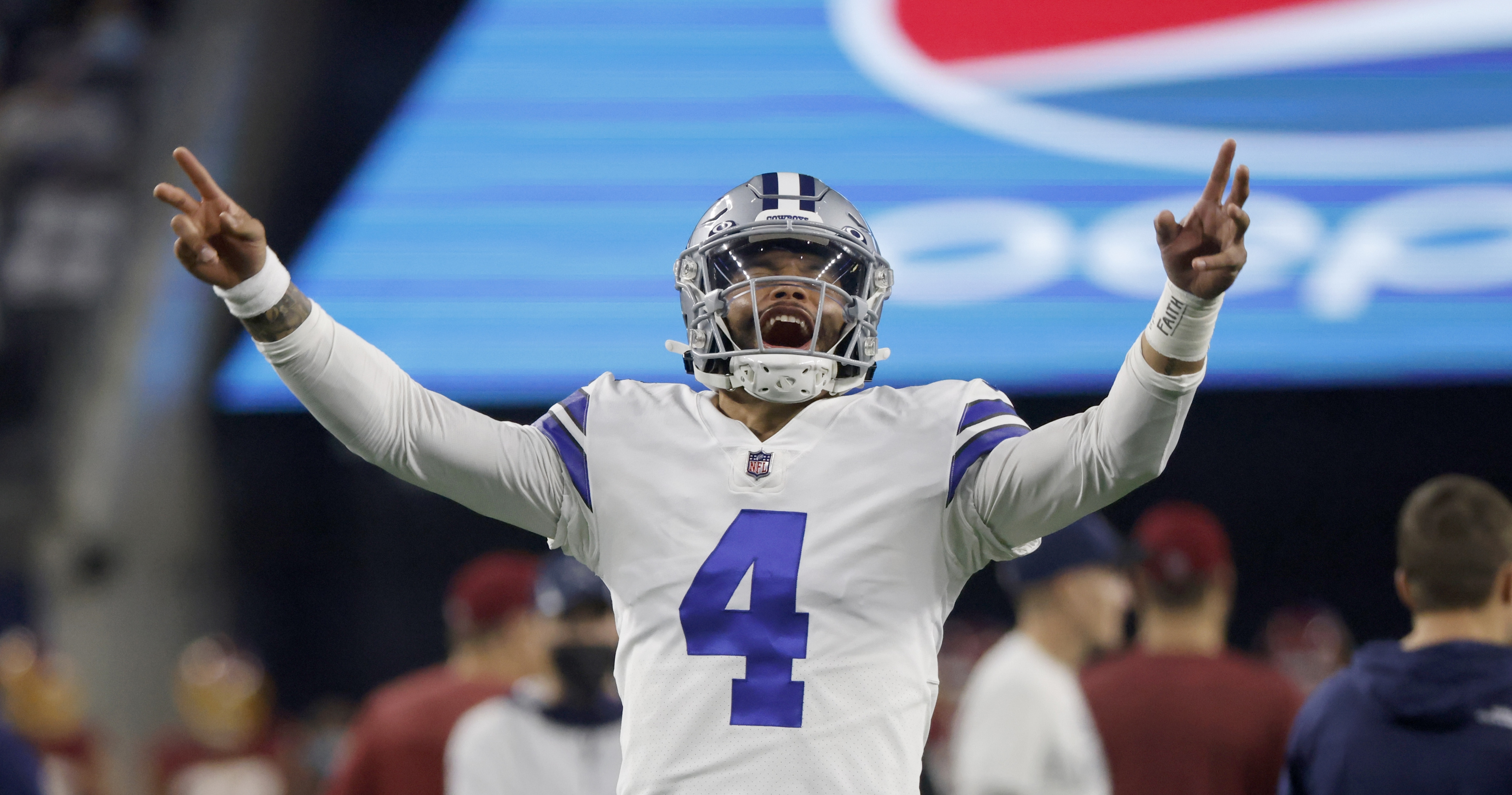 Cowboys D Has Early Lead in DeMarcus Lawrence Bet with Offense, Dak Prescott  ✭ Inside The Star