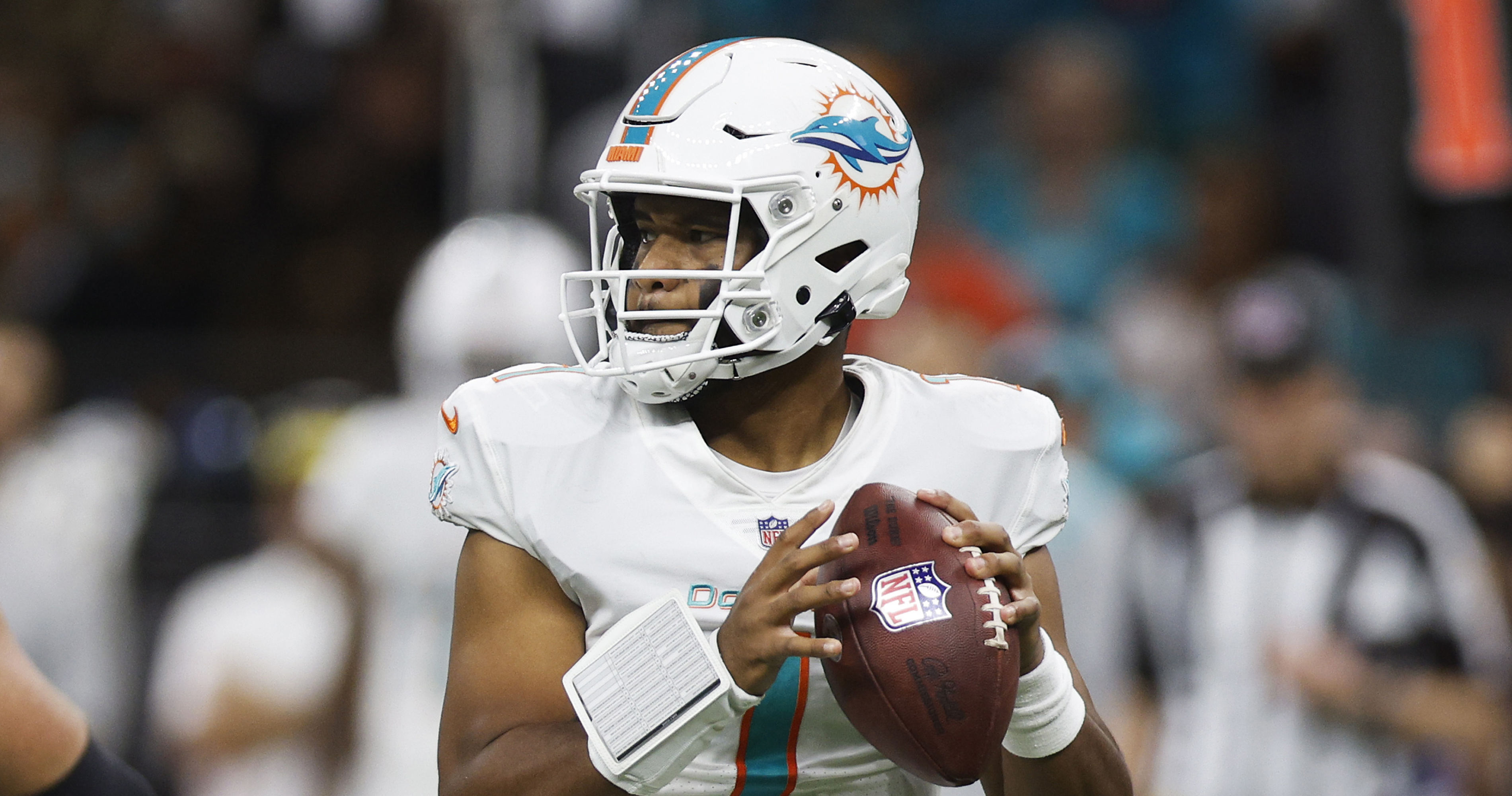 Waddle Shines, Dolphins Beat Saints 20-3 To Win 7th Straight