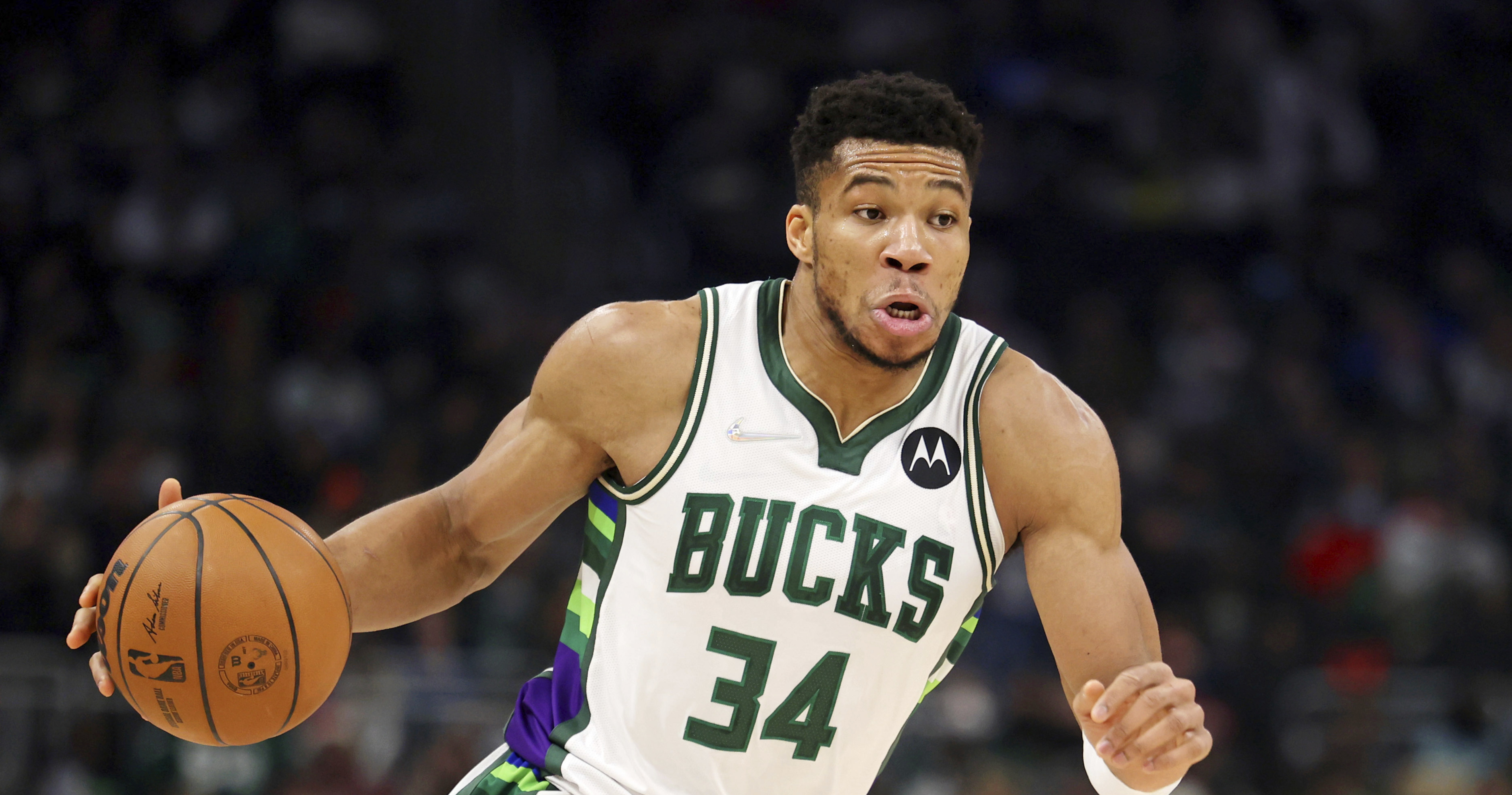 Bucks' Giannis Antetokounmpo Ruled Out For Kings Game With Knee Injury ...