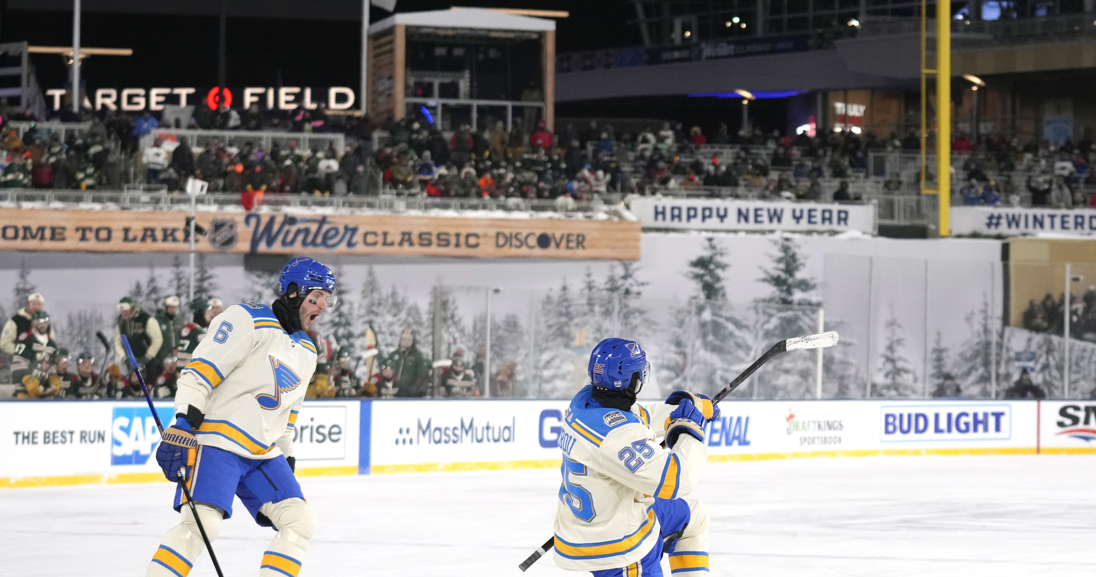 Winter Classic: Blues top Wild 6-4 at Target Field in Minneapolis