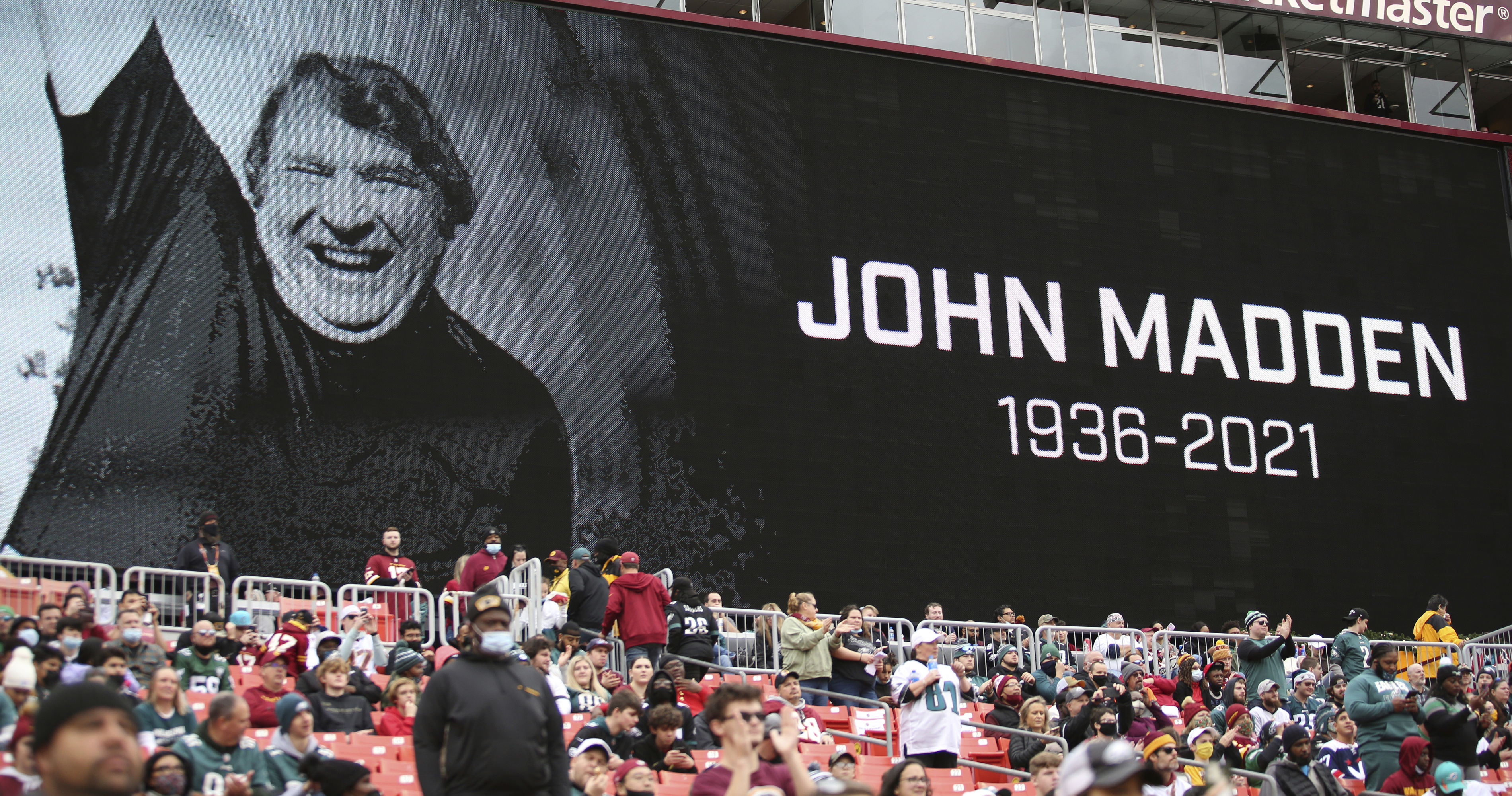 Raiders fans honor John Madden before Chargers game