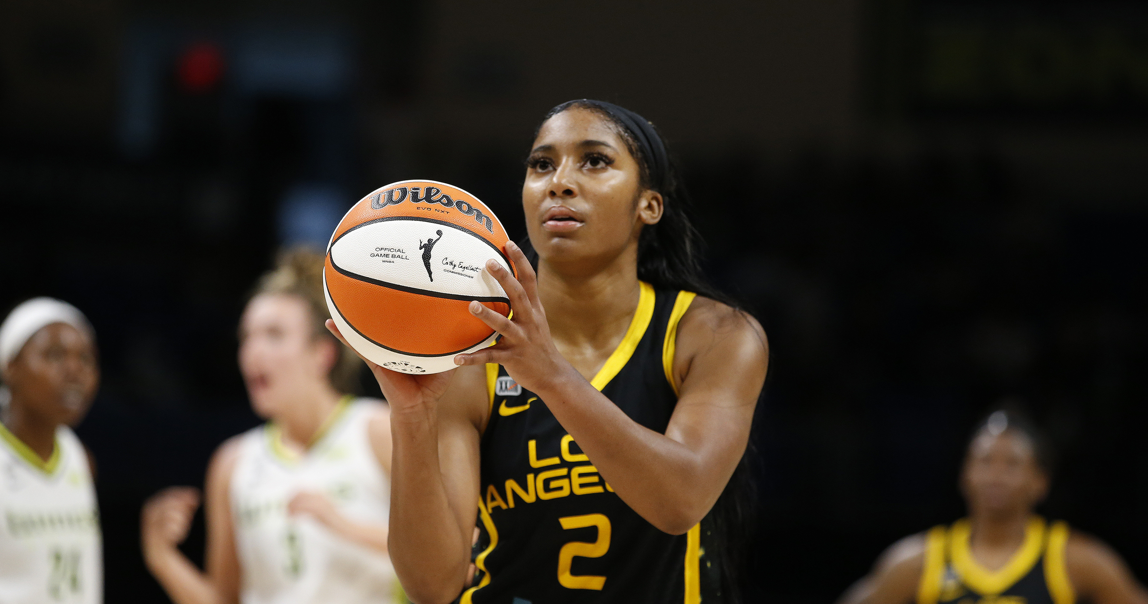 Report Te'a Cooper Signs Qualifying Offer, Will Return to LA Sparks