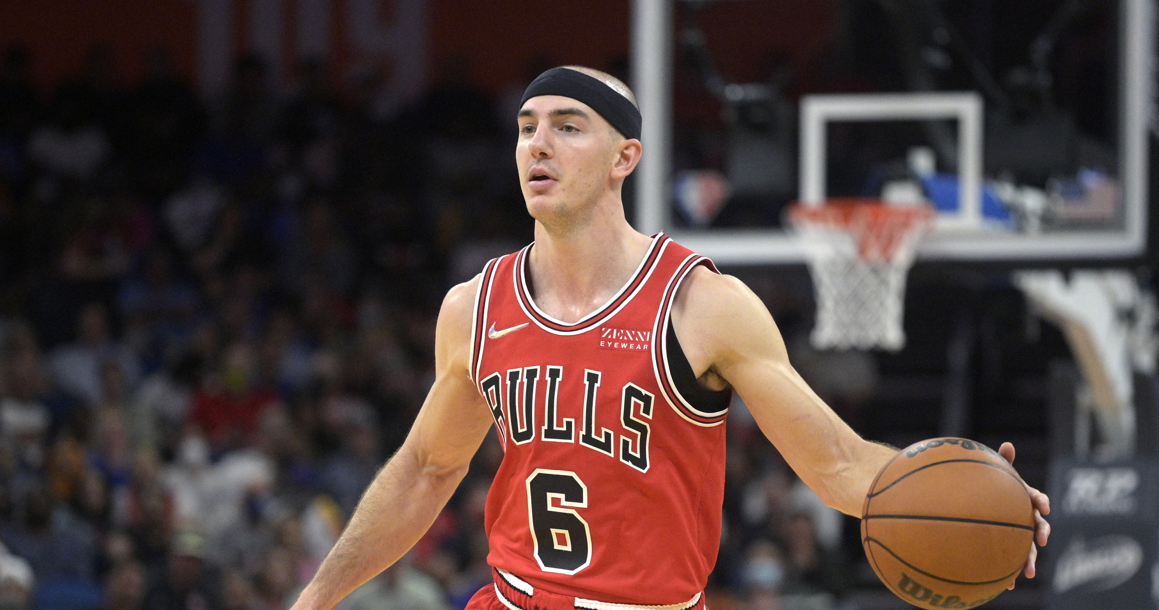 Bulls' Alex Caruso Diagnosed with Fractured Wrist After Grayson