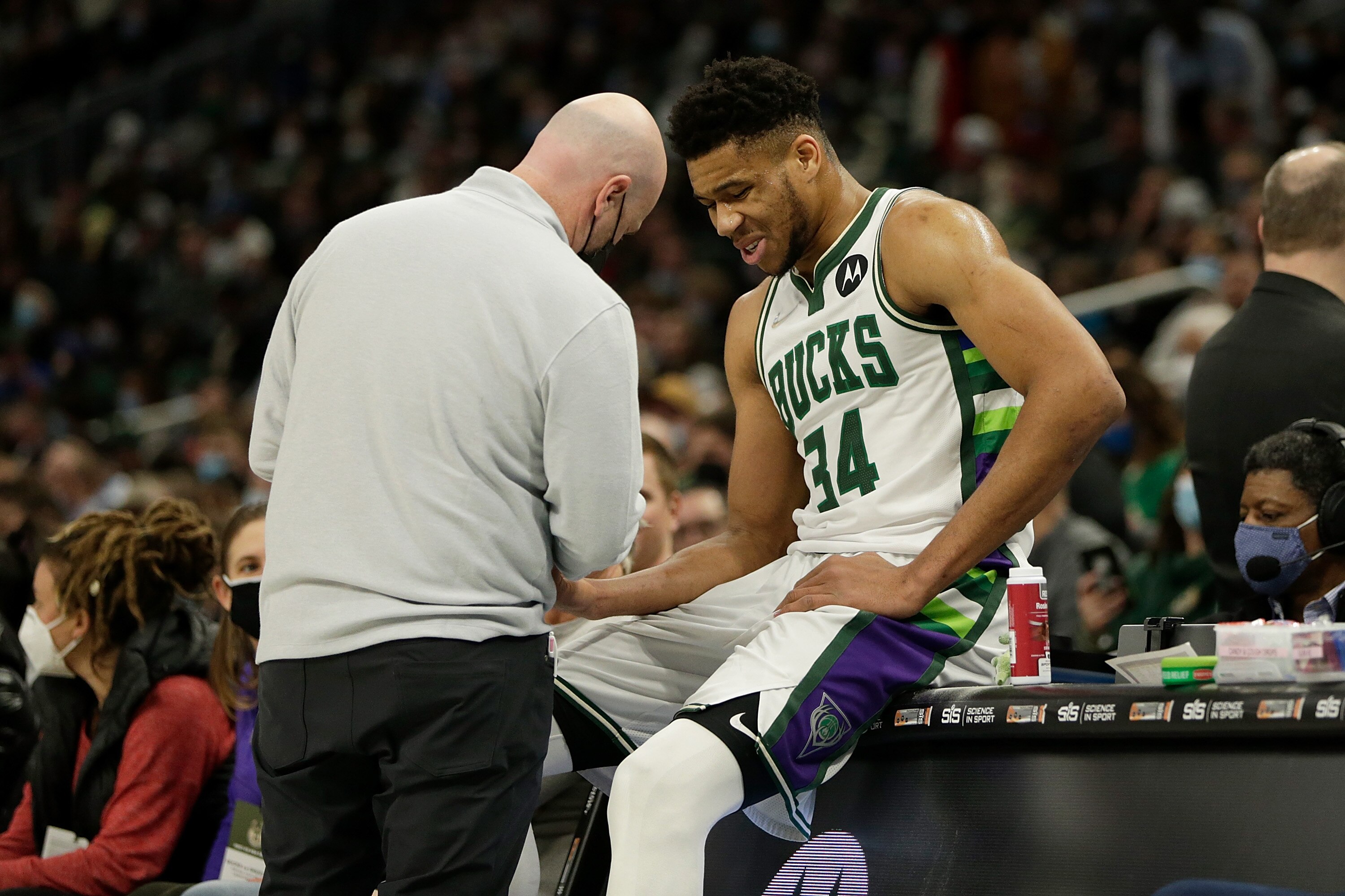 Giannis Antetokounmpo Out for Bucks vs. Timberwolves With Knee Injury