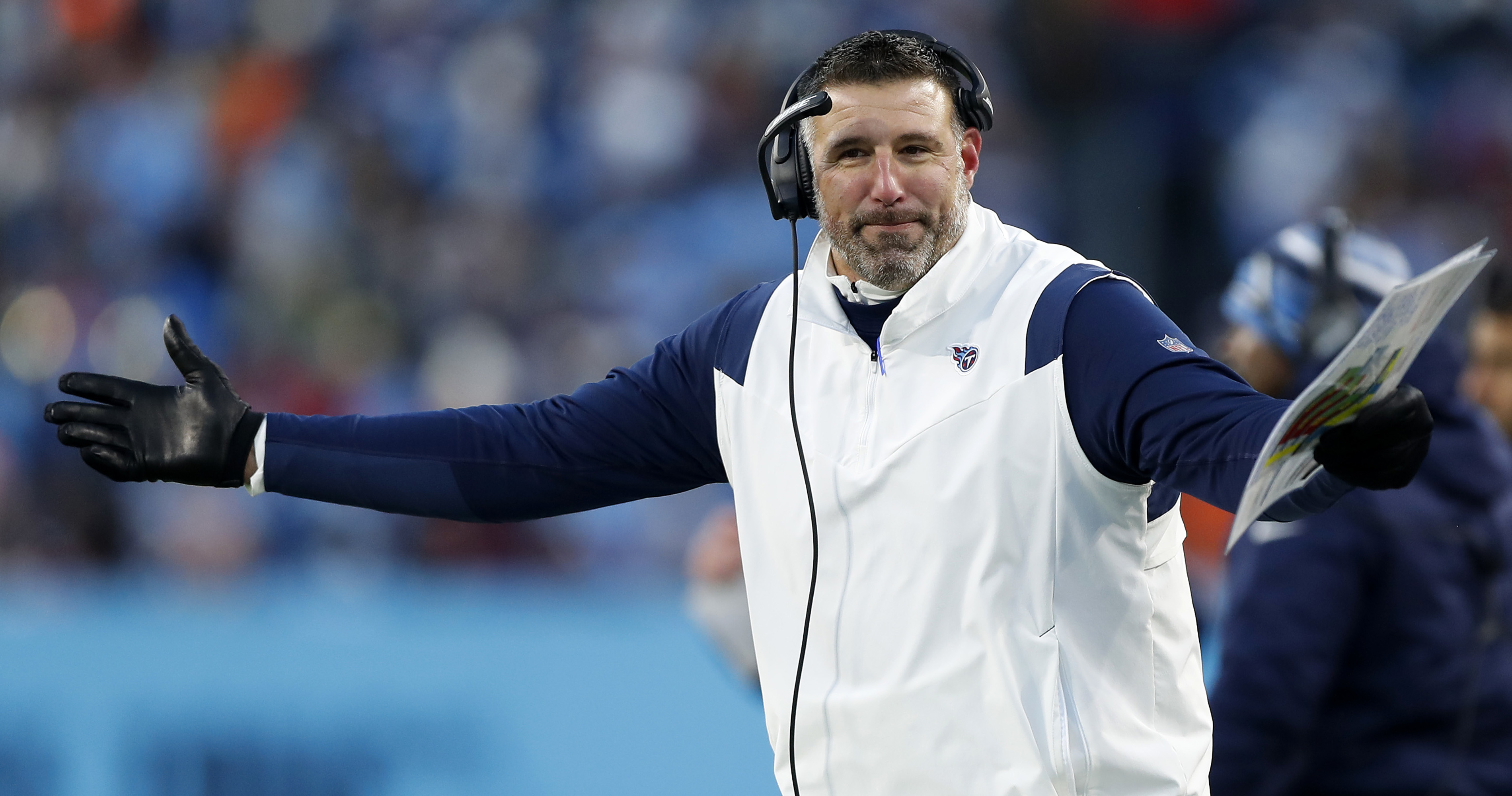 Tennessee Titans extend head coach Mike Vrabel, GM Jon Robinson 