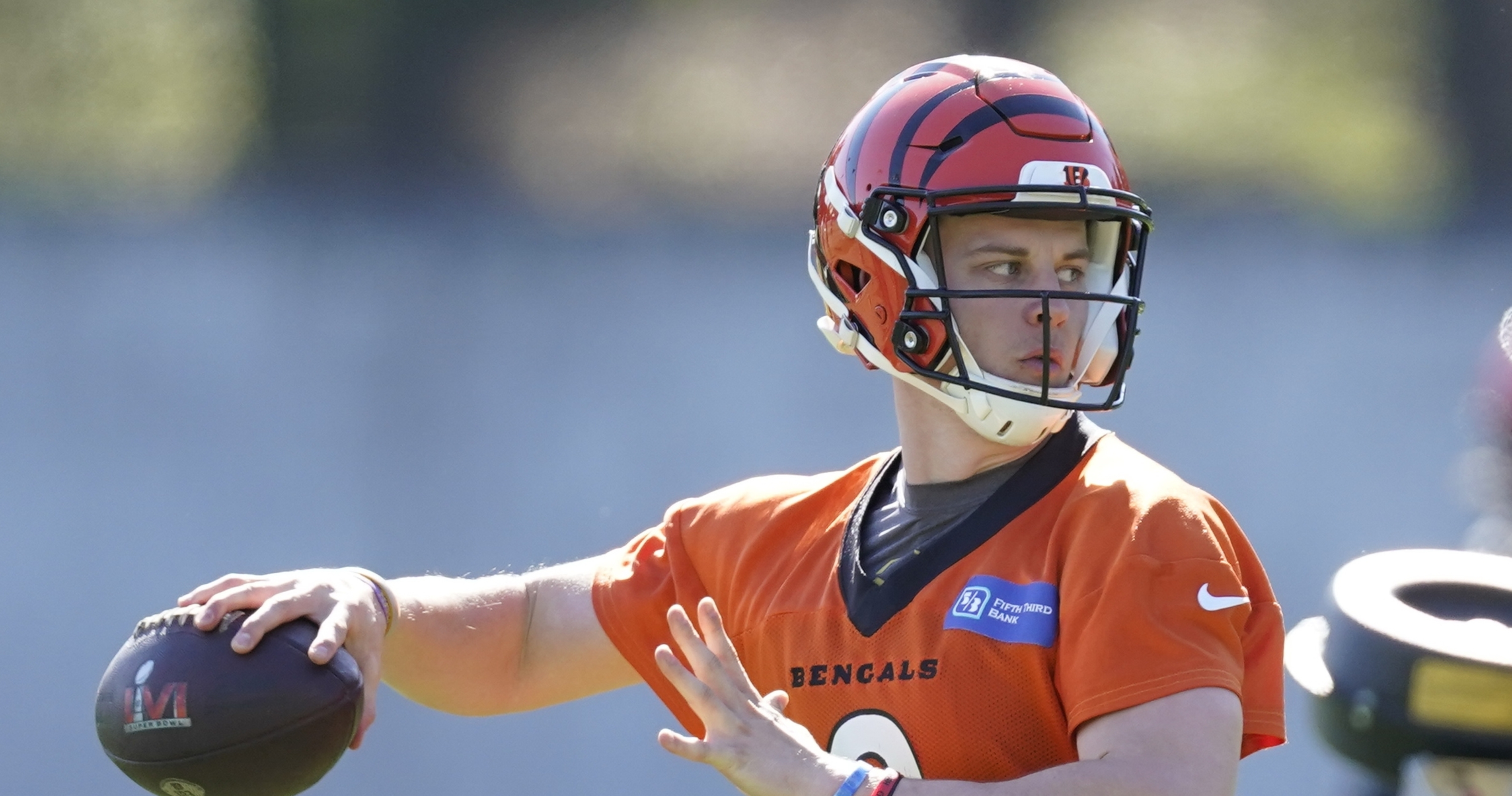 Bengals Joe Burrow Wins The PFWA 2021 Comeback Player Of The Year Award