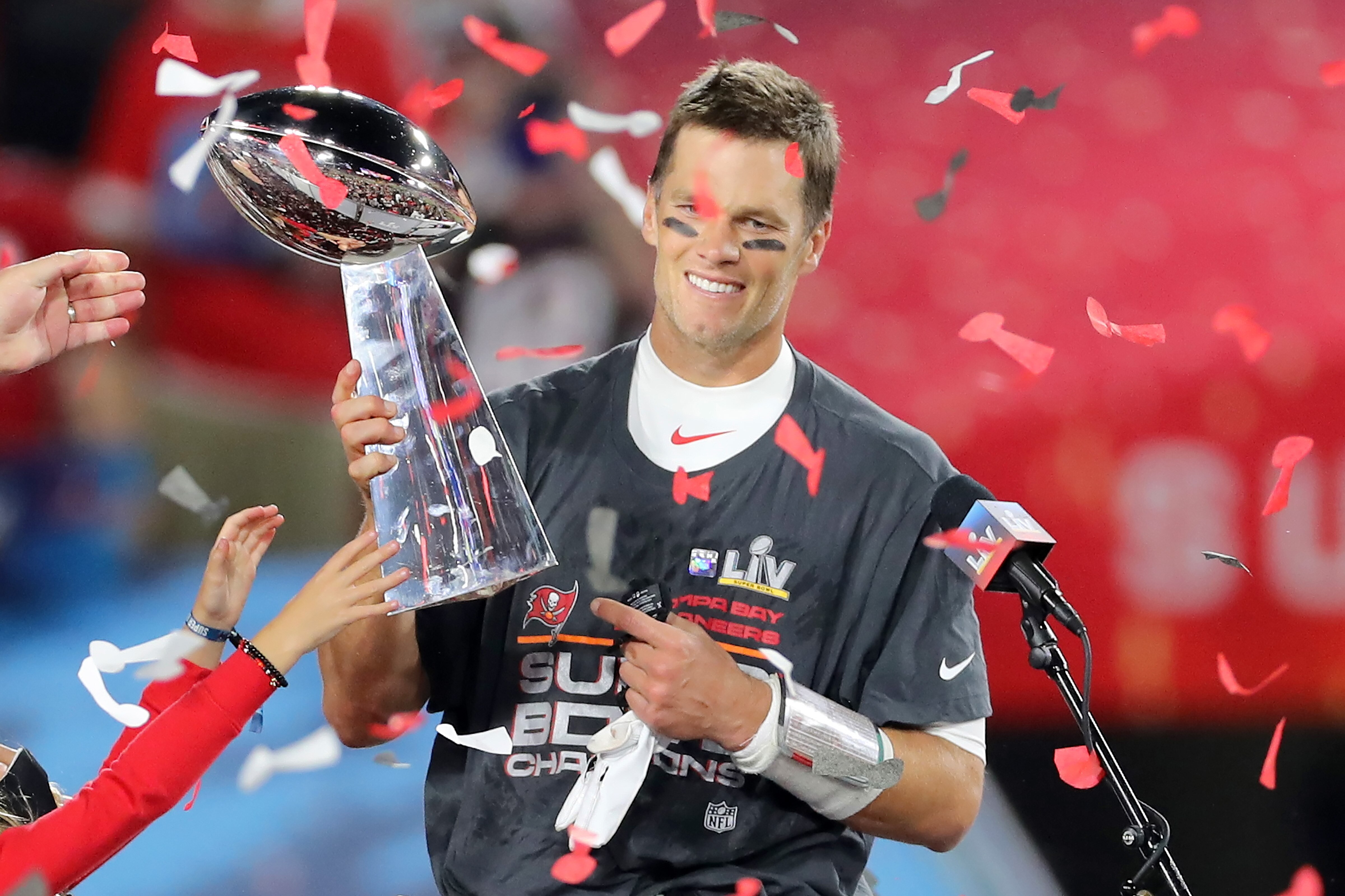 tom-brady-posts-iphone-calendar-alert-for-super-bowl-56-s-t