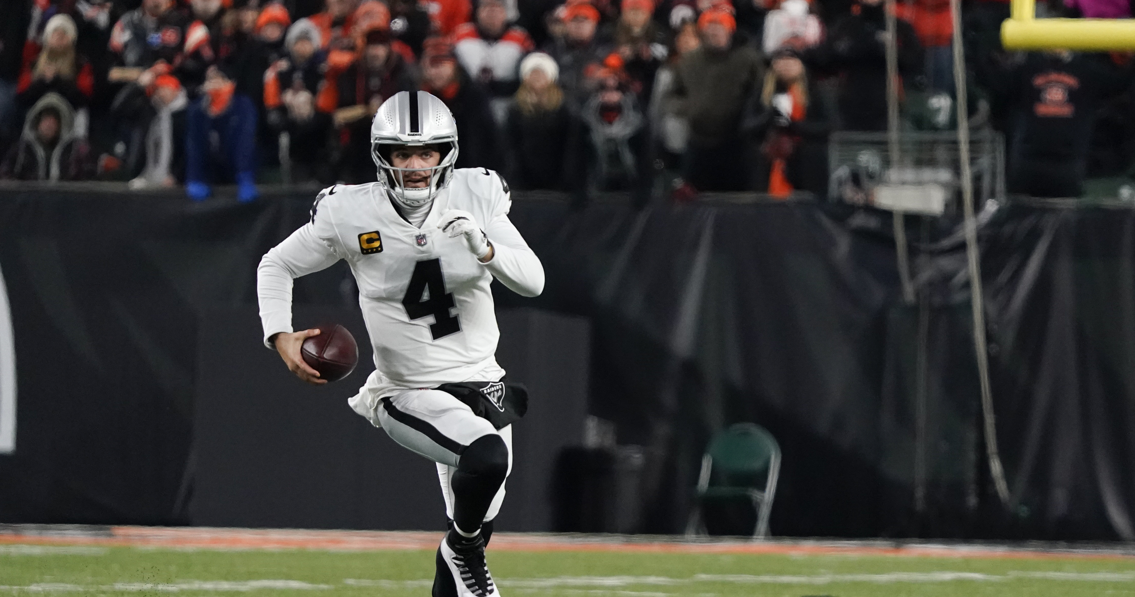 Las Vegas Raiders sign QB Derek Carr to reported $121.5m three-year  extension, Las Vegas Raiders