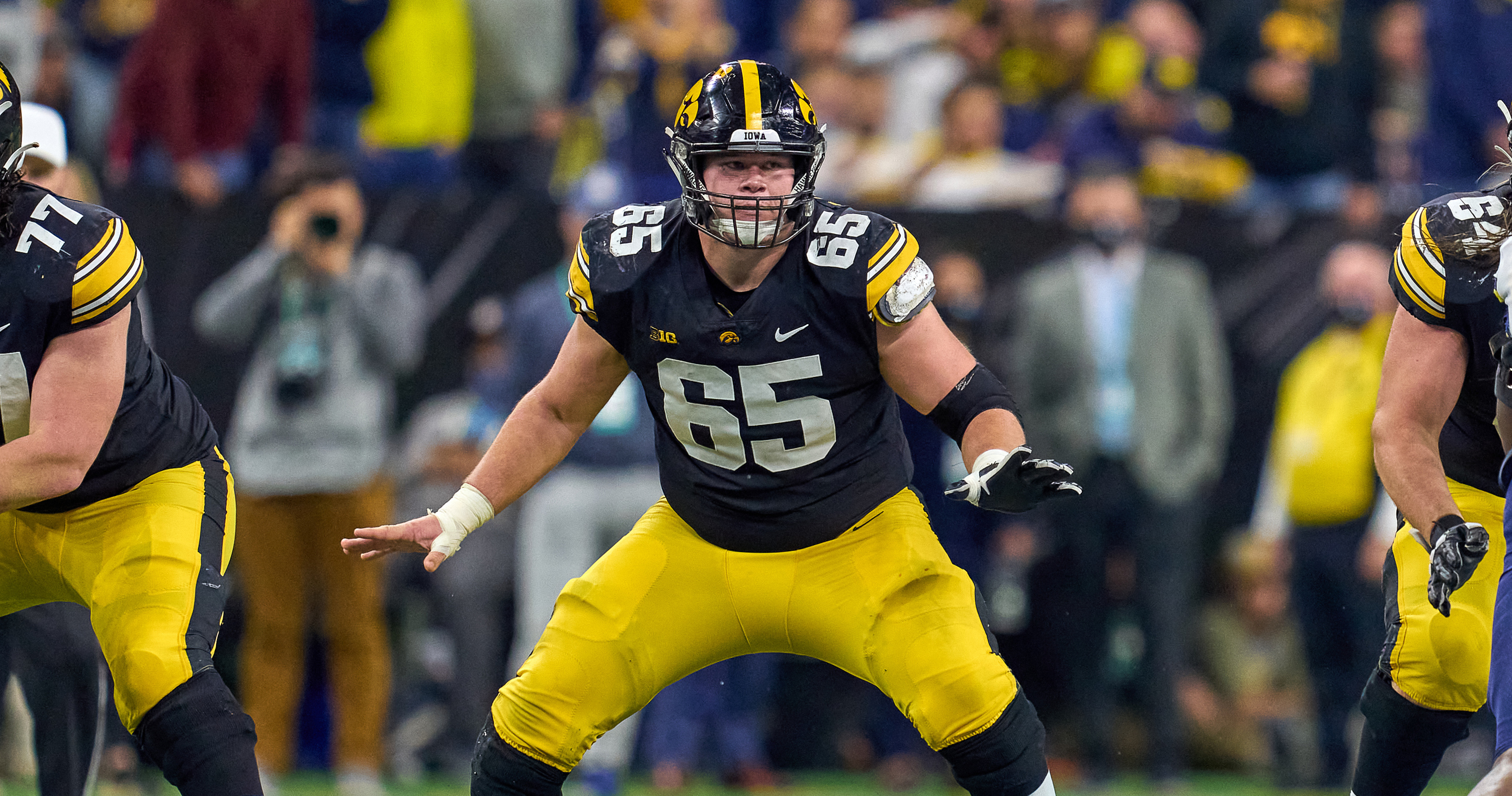 Iowa Football: 2022 NFL draft player rankings for Tyler Linderbaum