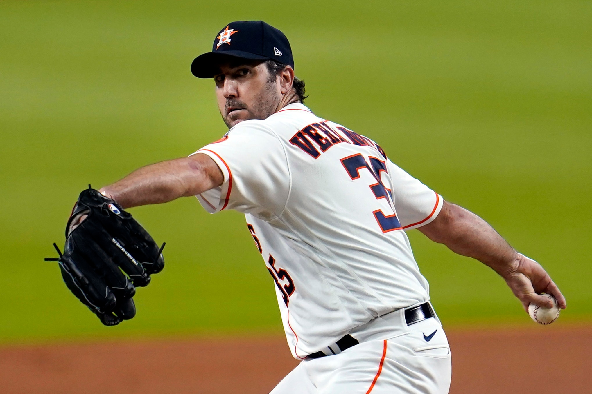 Astros' Justin Verlander Exits vs. Orioles with Calf Injury Described