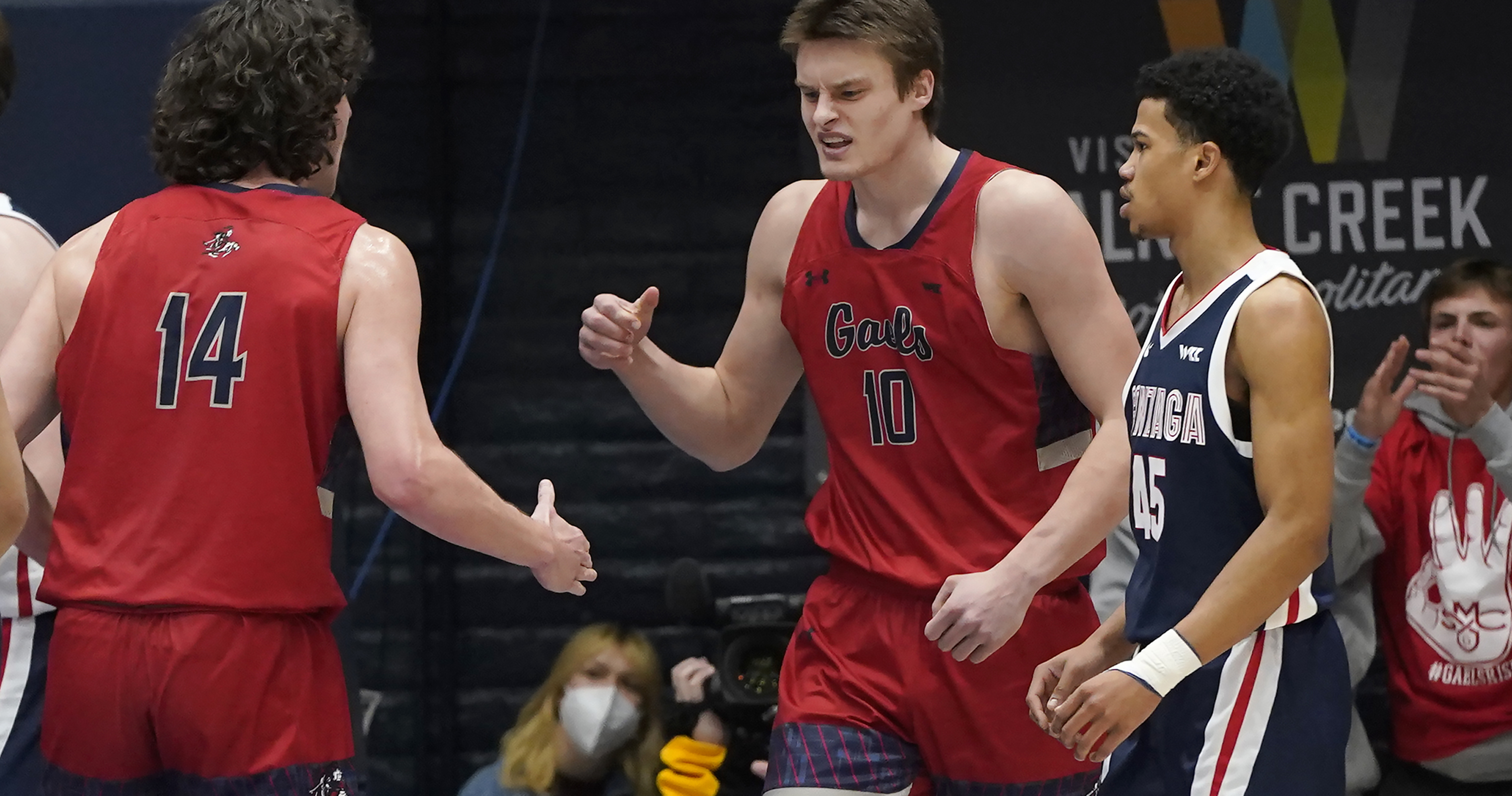 Gonzaga's Chet Holmgren scores 12 points, swats six shots in USA's 92-86  win over Canada