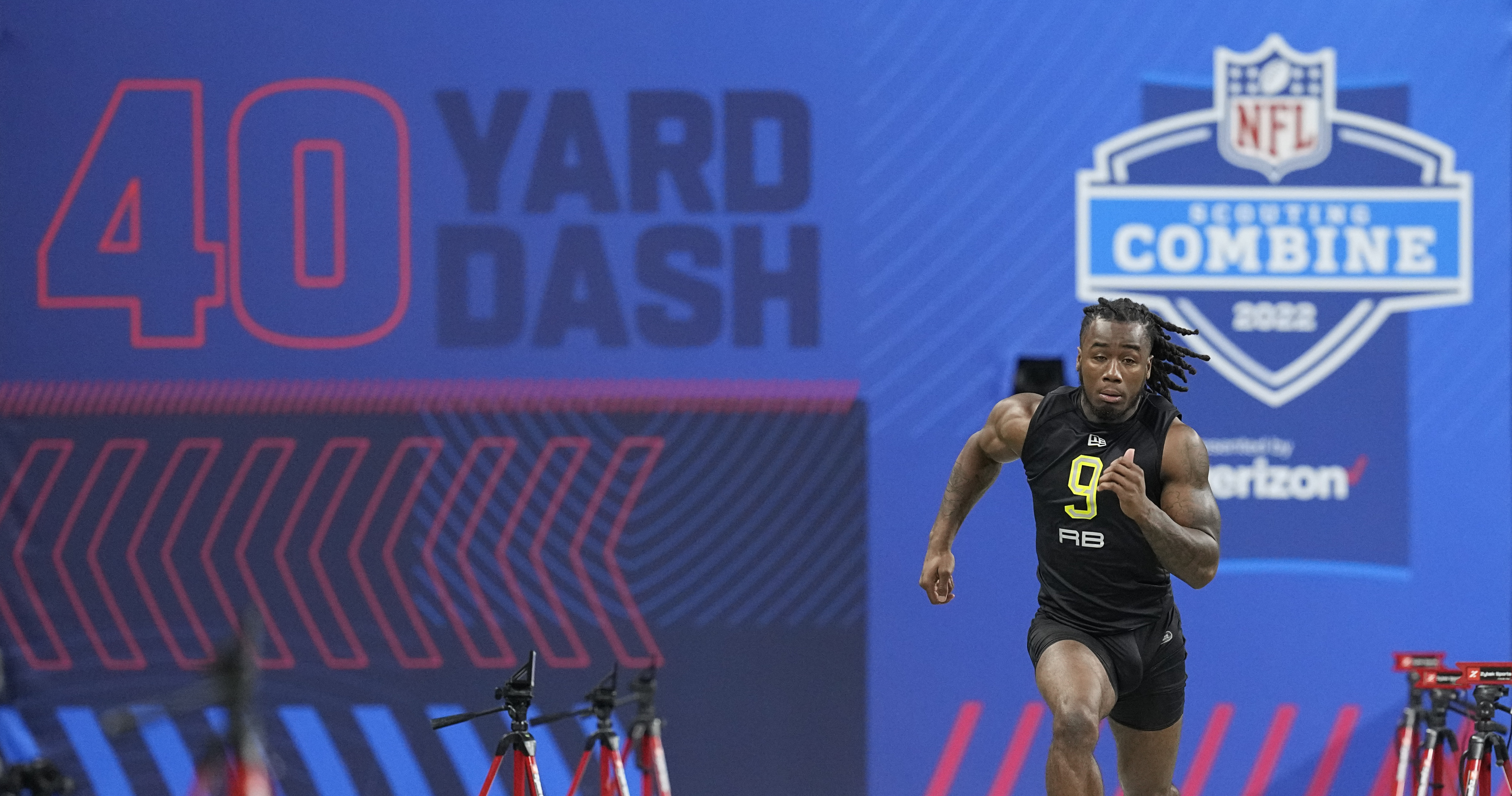 Running back James Cook runs official 4.42-second 40-yard dash at 2022  combine