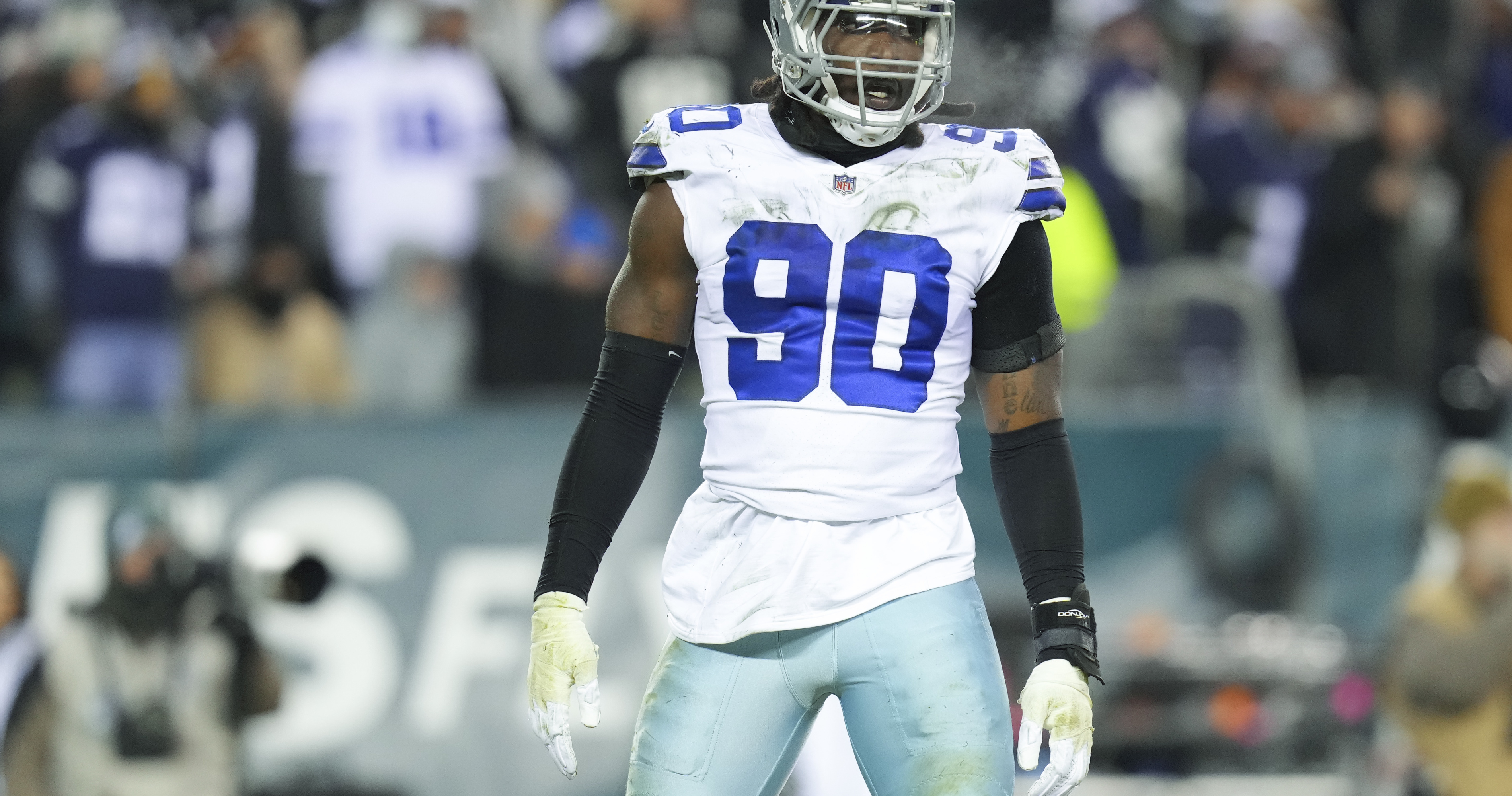 Dallas Cowboys bring DeMarcus Lawrence back on three-year deal