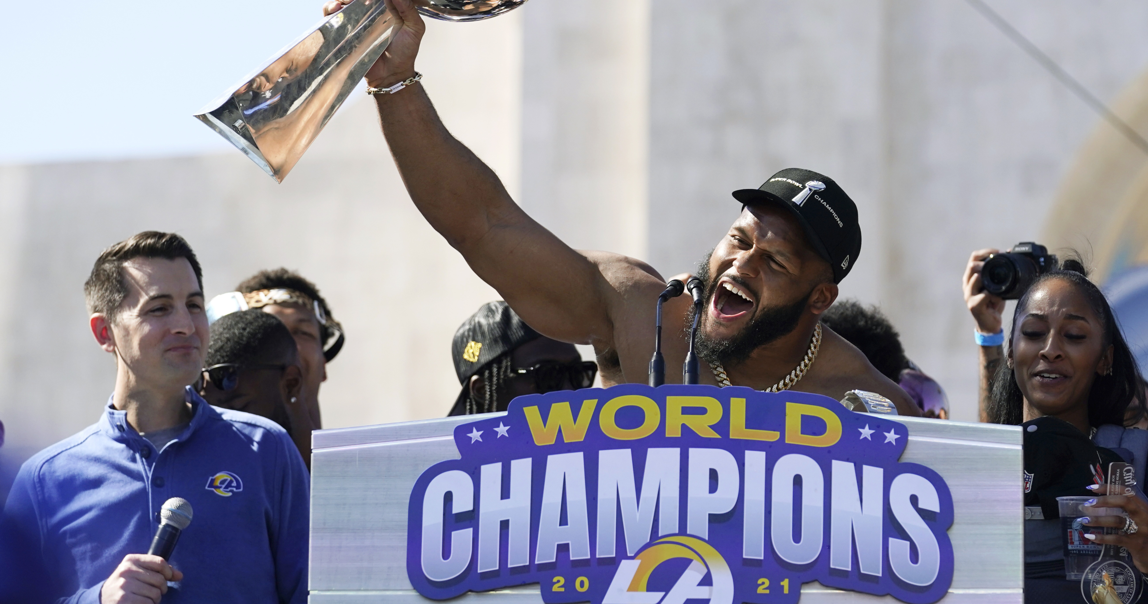 Super Bowl 2022: L.A. Rams star Aaron Donald considering retirement if team  wins Sunday, per report 