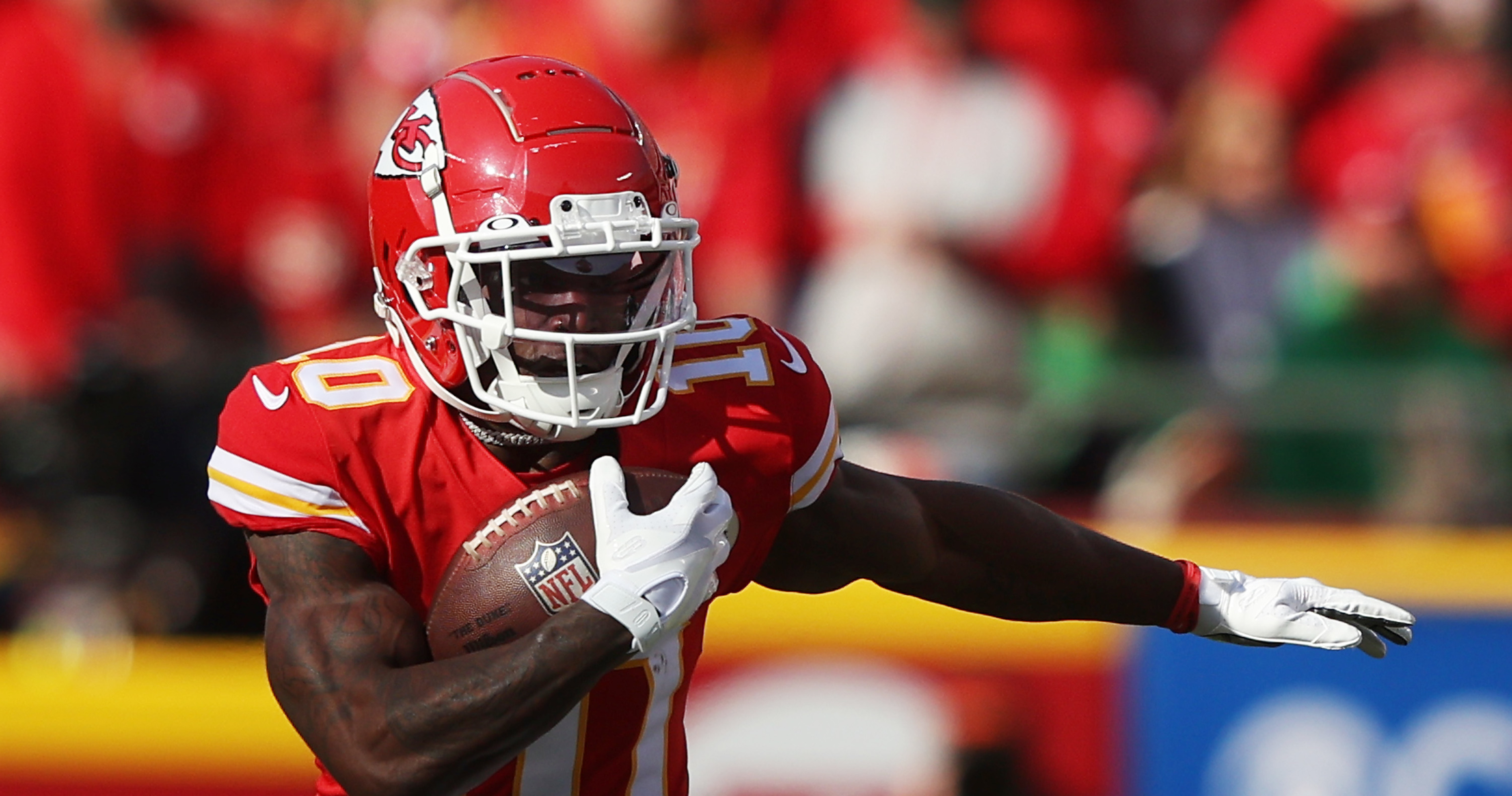 Report: Tyreek Hill, Chiefs 'Deep' in Talks for New Contract Worth over ...