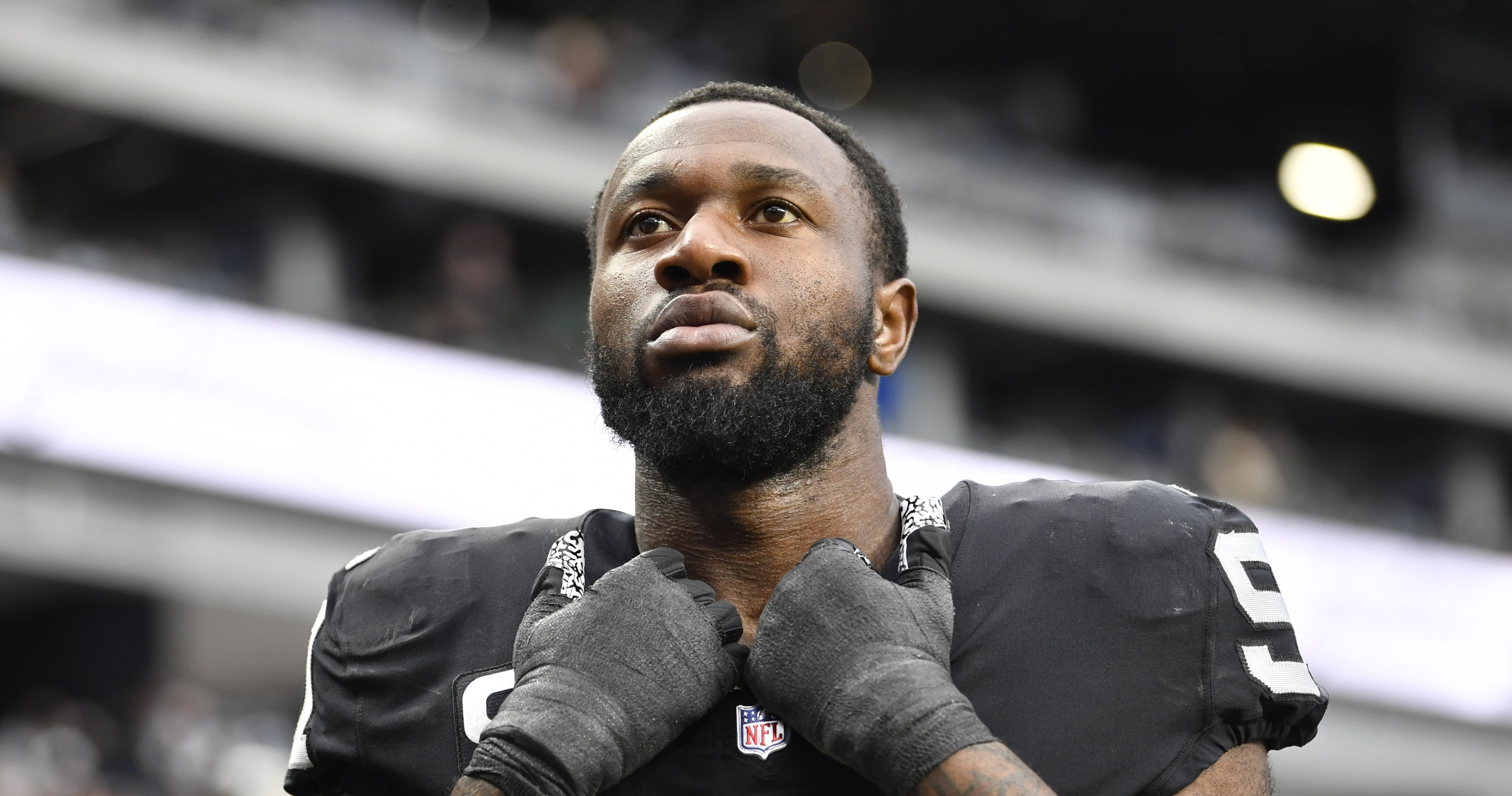 Raiders defensive end Yannick Ngakoue (91) confers with staff during  training camp at the Inter …